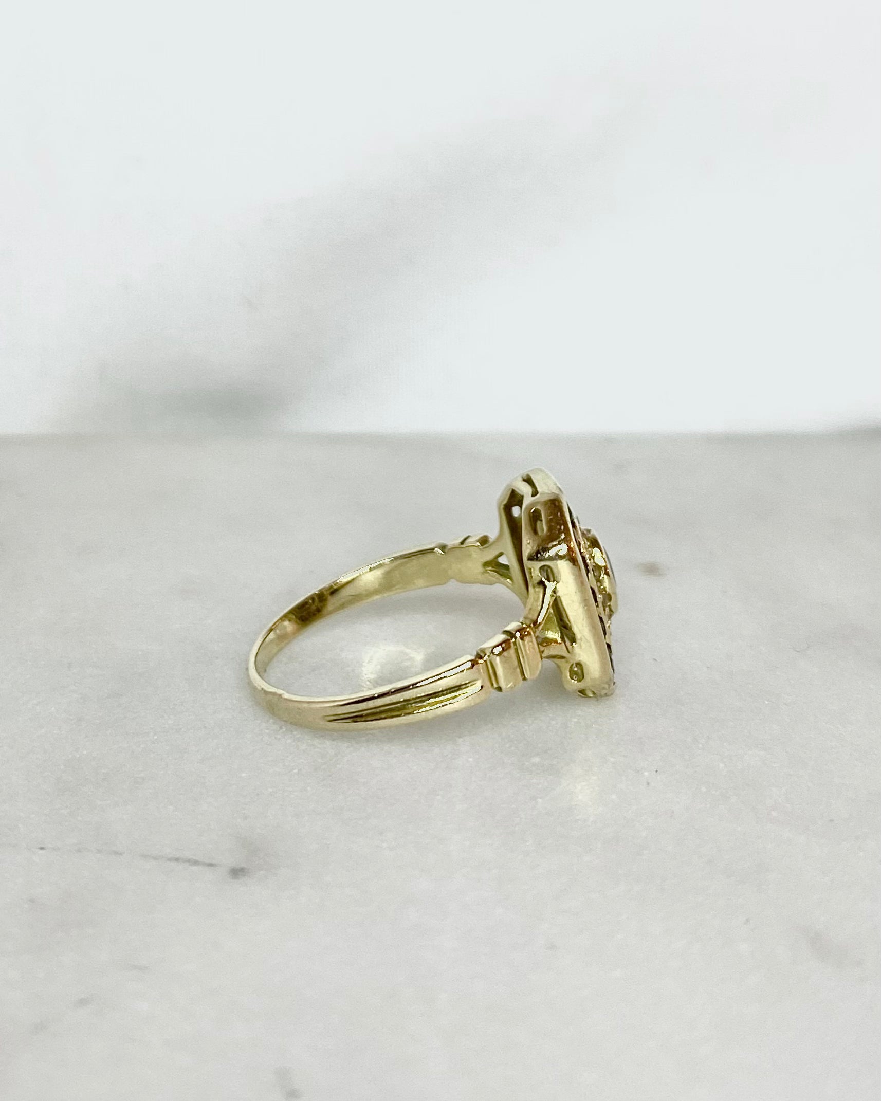 Anillo estilo Art Déco zafiros y diamantes "Nyssa"