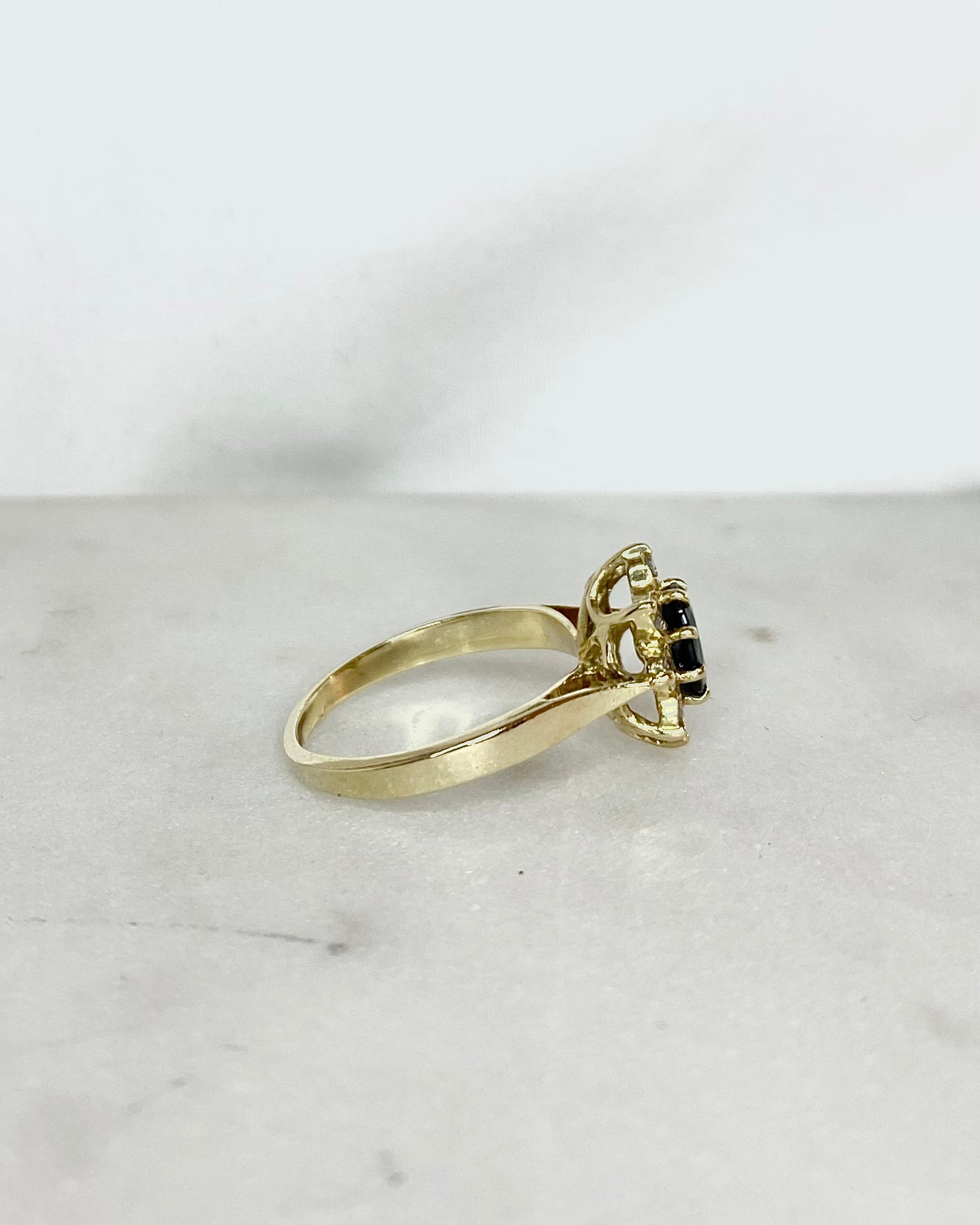 Bague Marguerite Saphir 0.80 carats & Diamants "Miel"