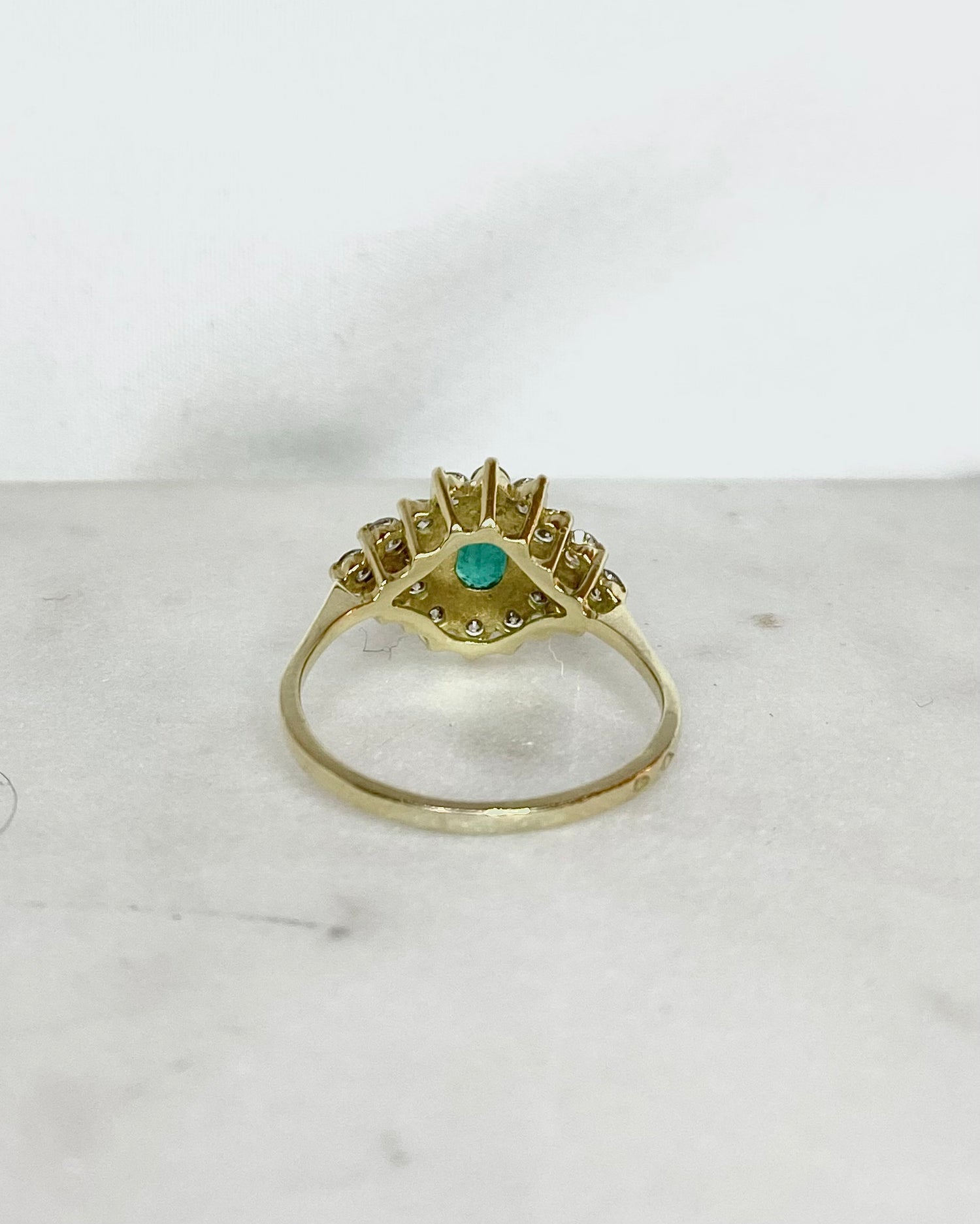 Bague Marguerite Émeraude 0.72 carat & Diamants "Aliona"