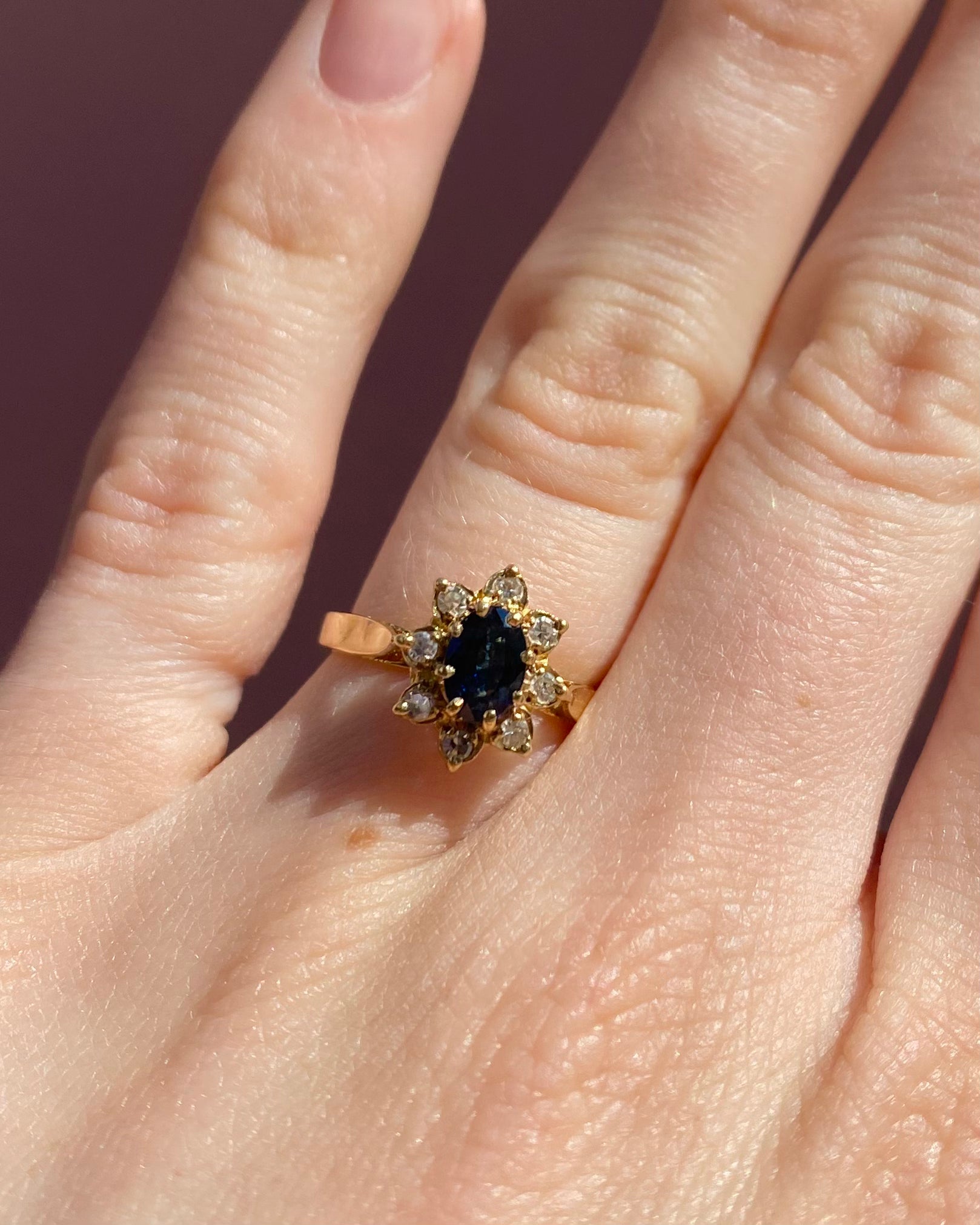 Anillo Margarita Zafiro 0.80 quilates y Diamantes "Miel"