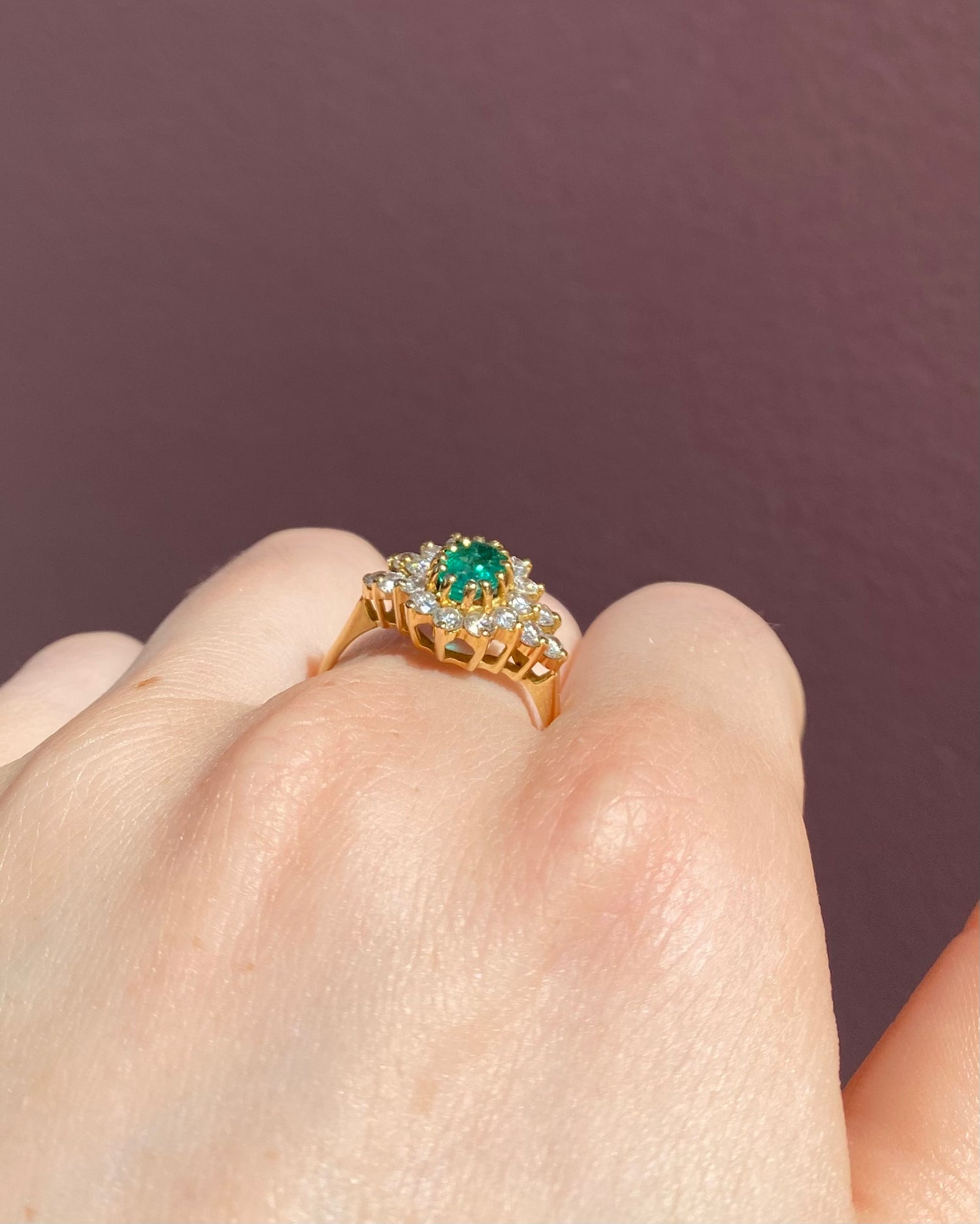 Bague Marguerite Émeraude 0.72 carat & Diamants "Aliona"