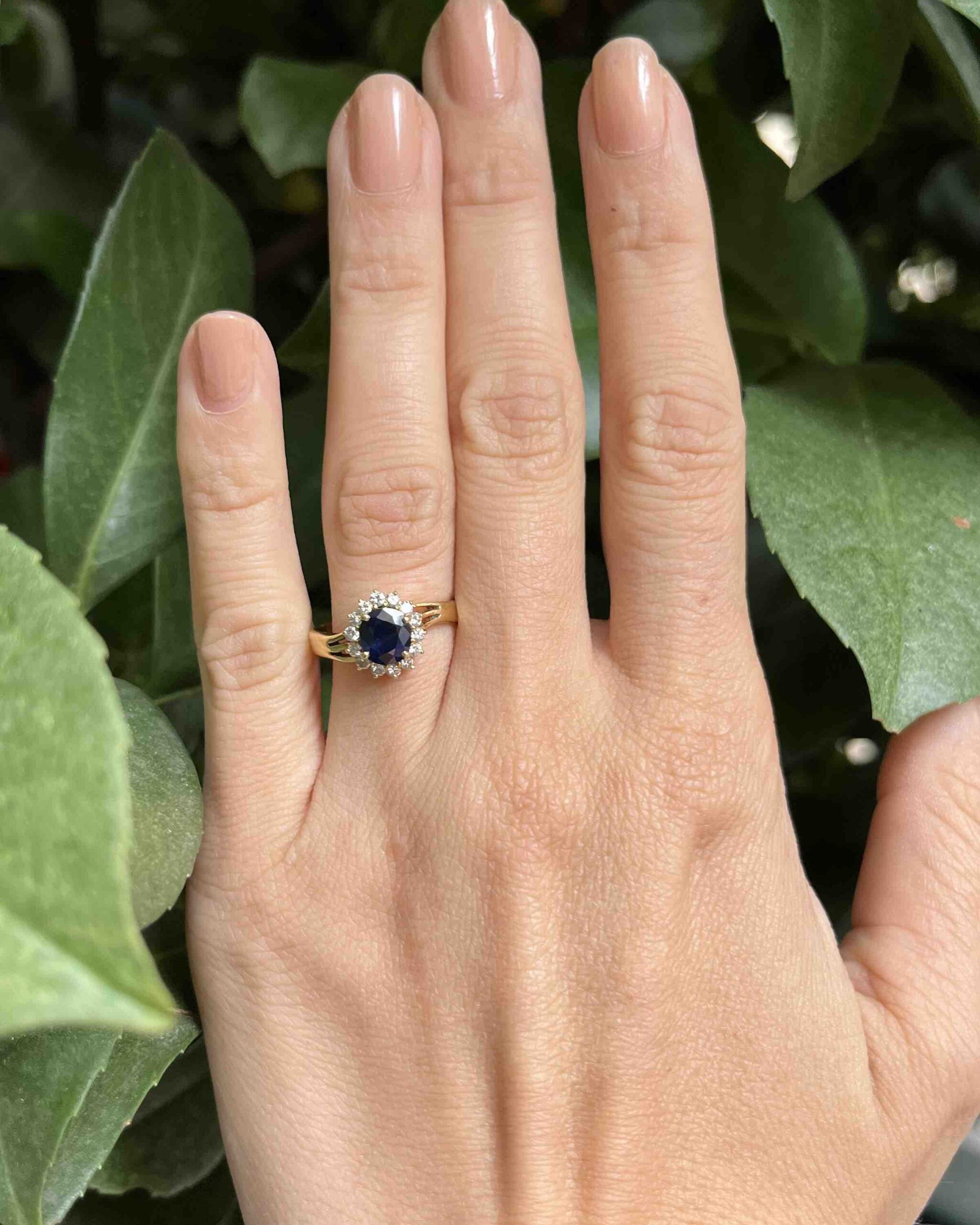 1 carat sapphire & diamond daisy ring "Jaya"