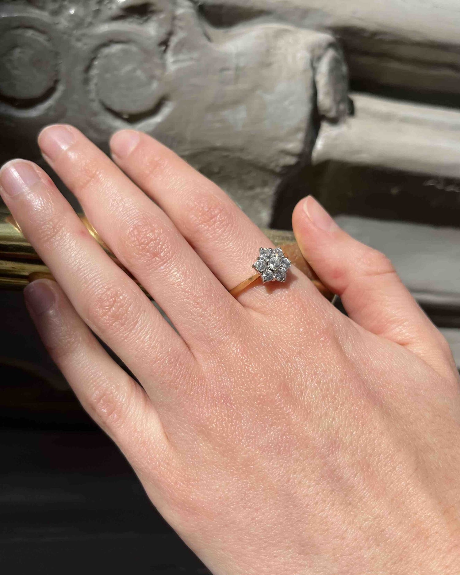 Anillo de margaritas con diamantes "Tila"