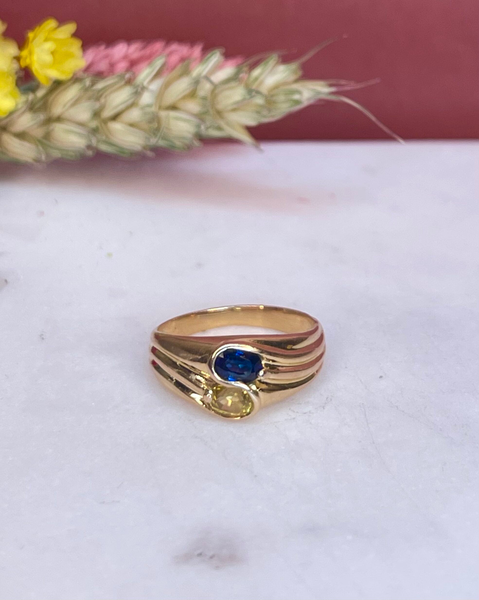 Bague Toi et Moi Saphirs Bleu et Jaune 0.60 Carat "Nawel" - Elliade Paris