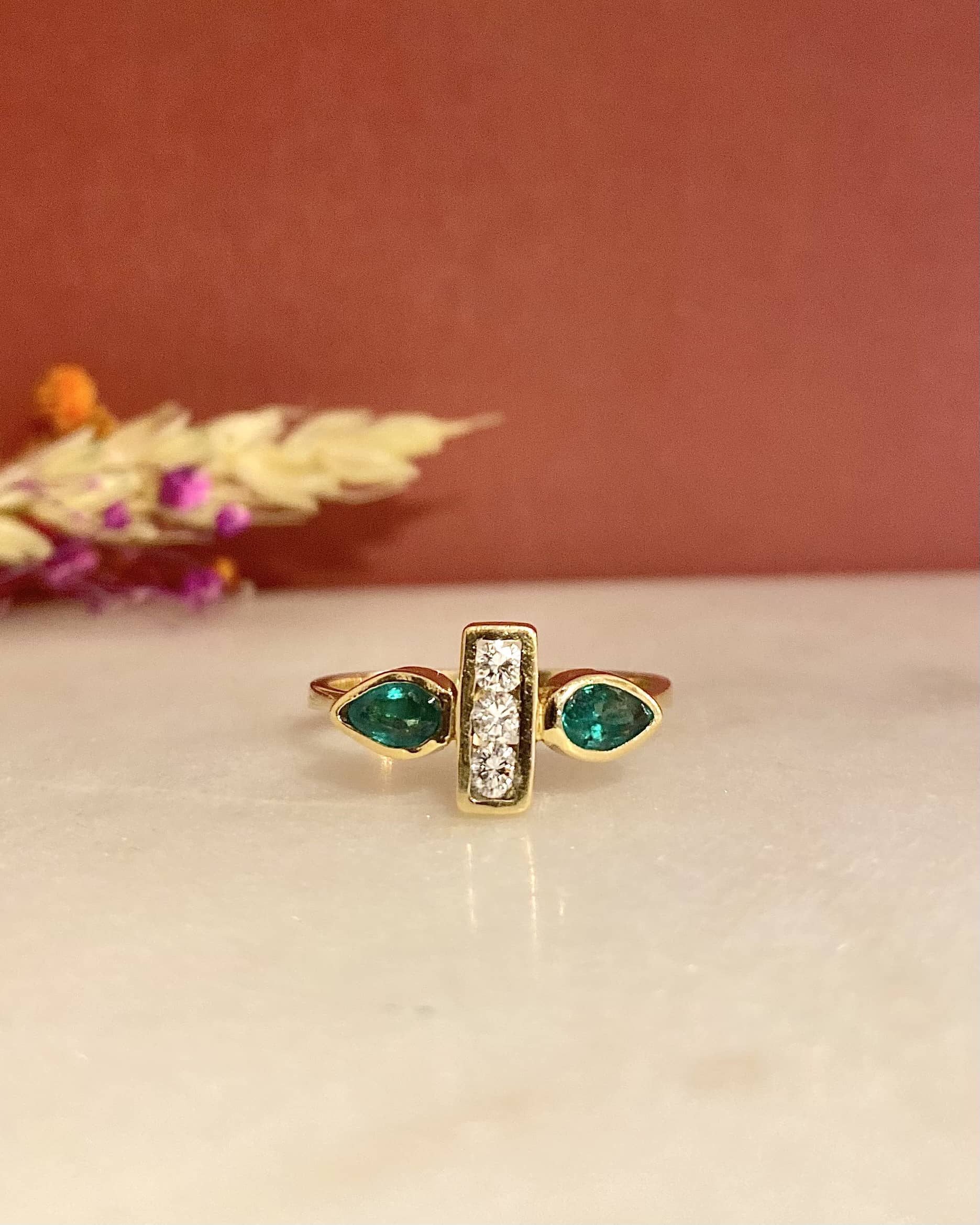 Anillo de diamantes y esmeraldas de 0,30 quilates "Luciérnaga"