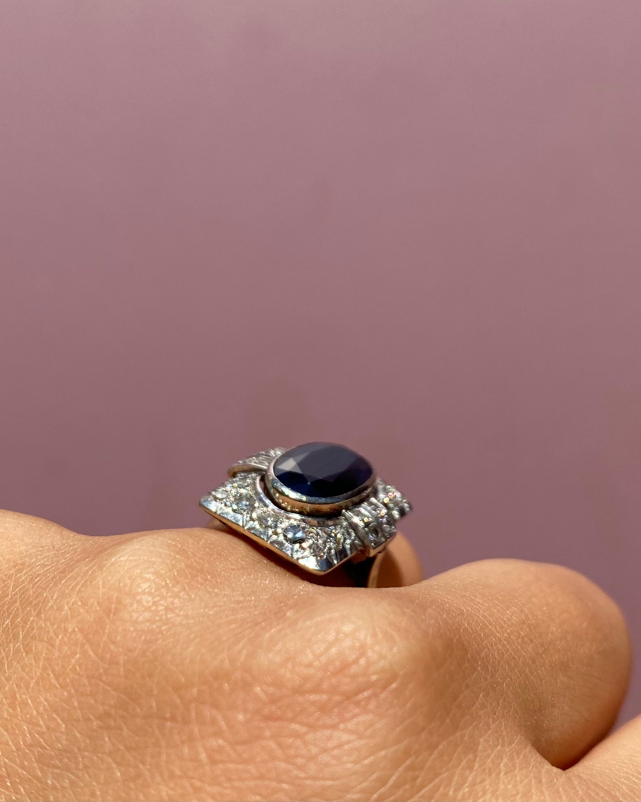 Bague Style Art-déco Saphir 2.50 carats & Diamants "Éloïse"