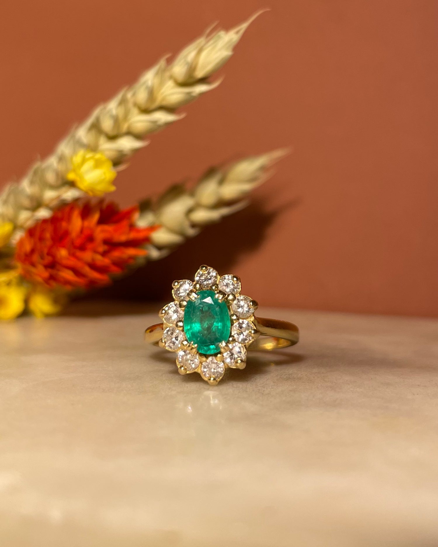 Anillo "Noélia" con margaritas de esmeralda y 10 diamantes