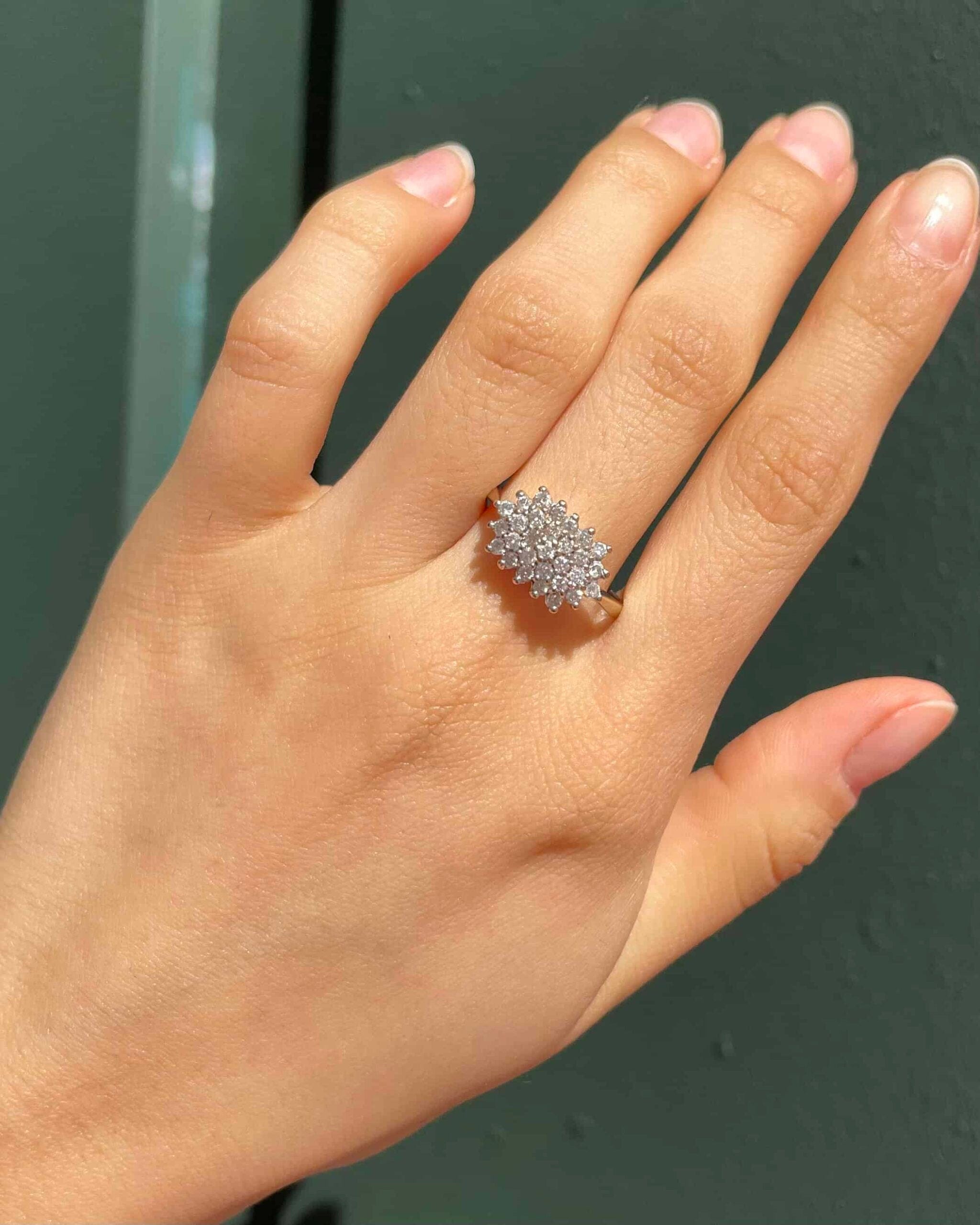 Marguerite Ring 29 Diamonds 0.58 Carat "Line"