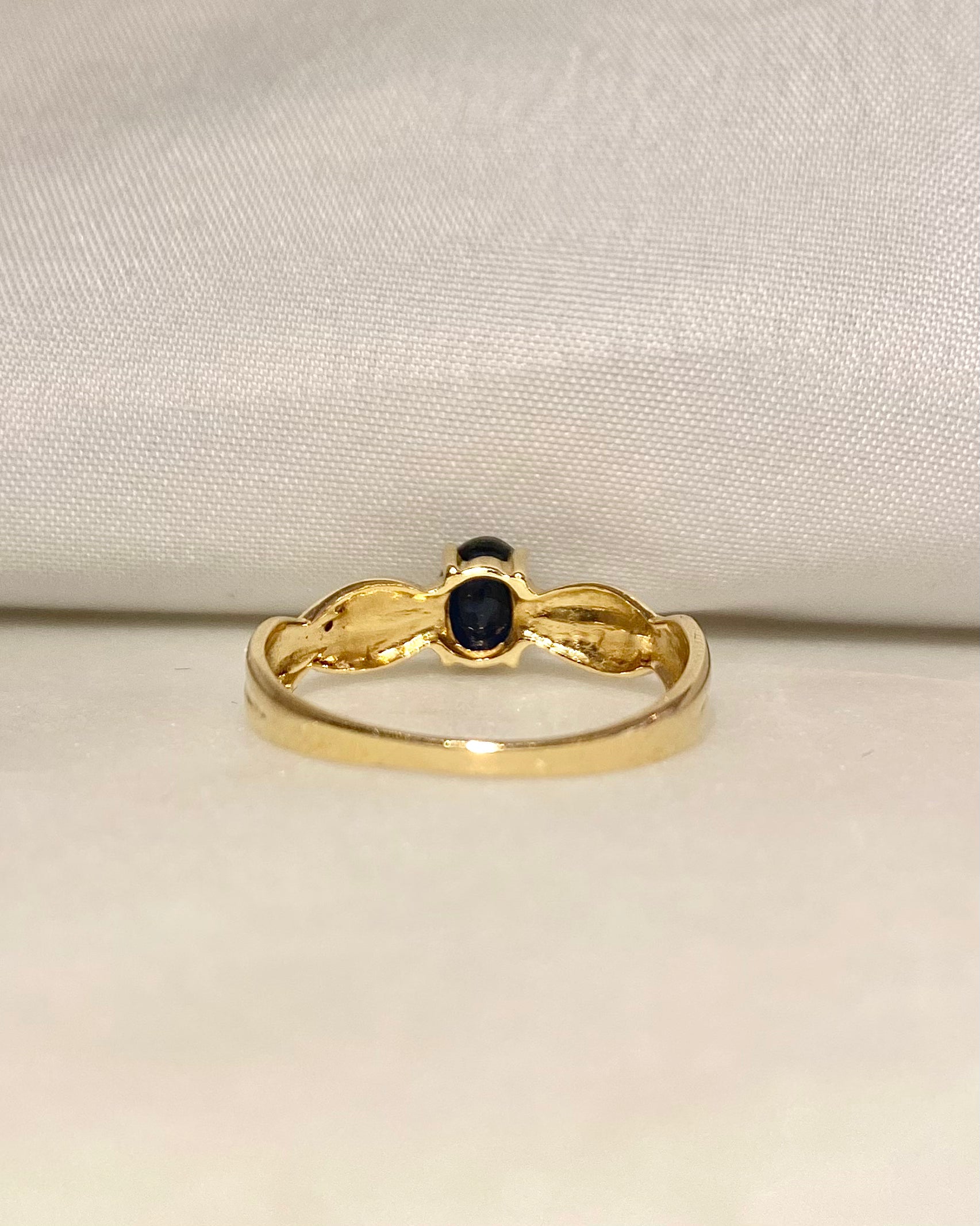 Anillo solitario zafiro 0.60 quilates y diamantes "Marceline"