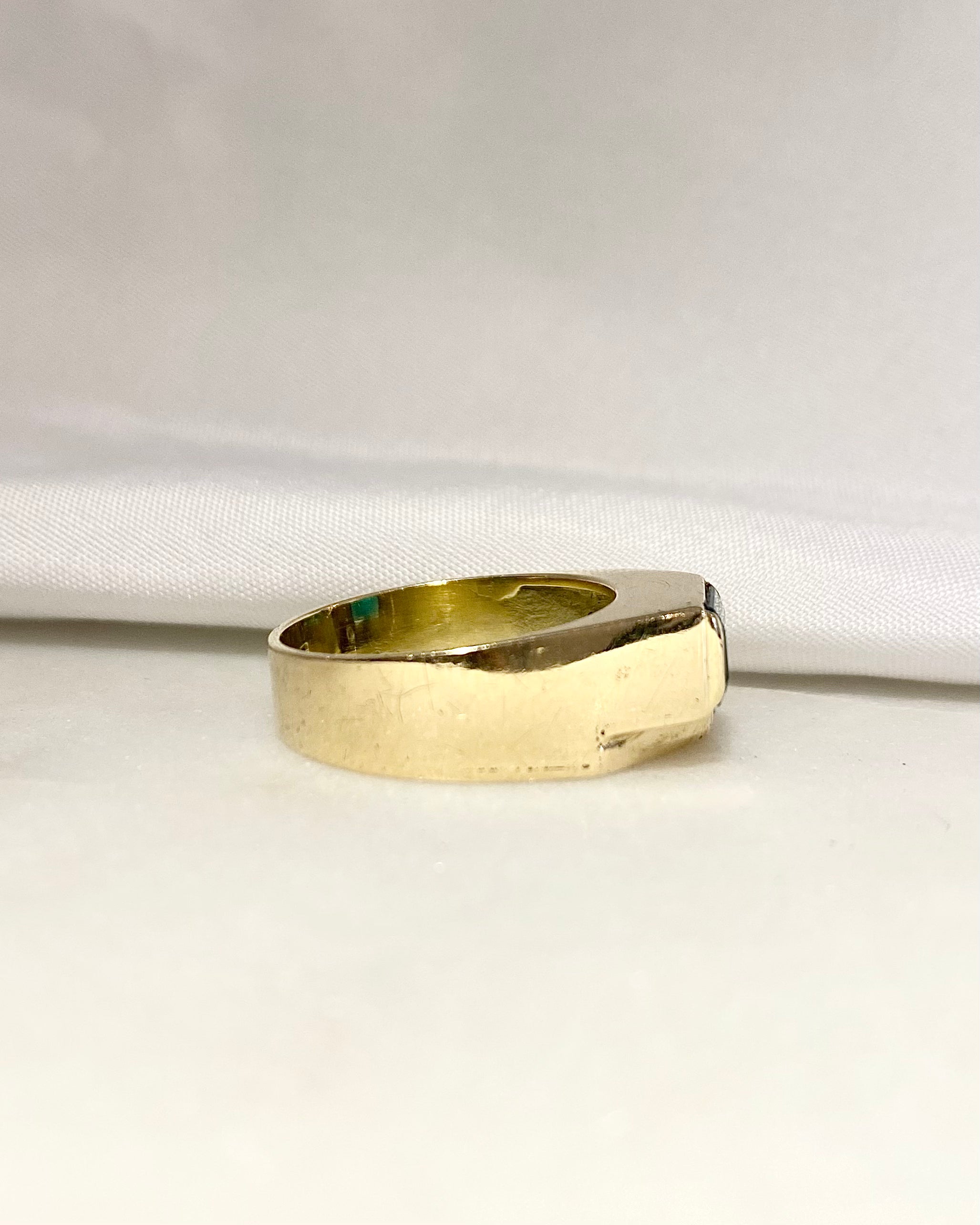 Anillo de banda esmeralda 1.10 quilates y diamante "Andrea"