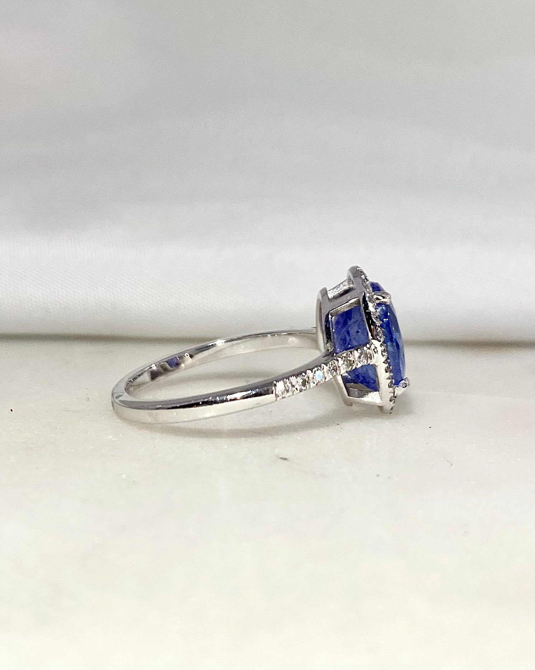 Bague Marguerite Tanzanite 2.60 carats & 36 Diamants "Zaelle"
