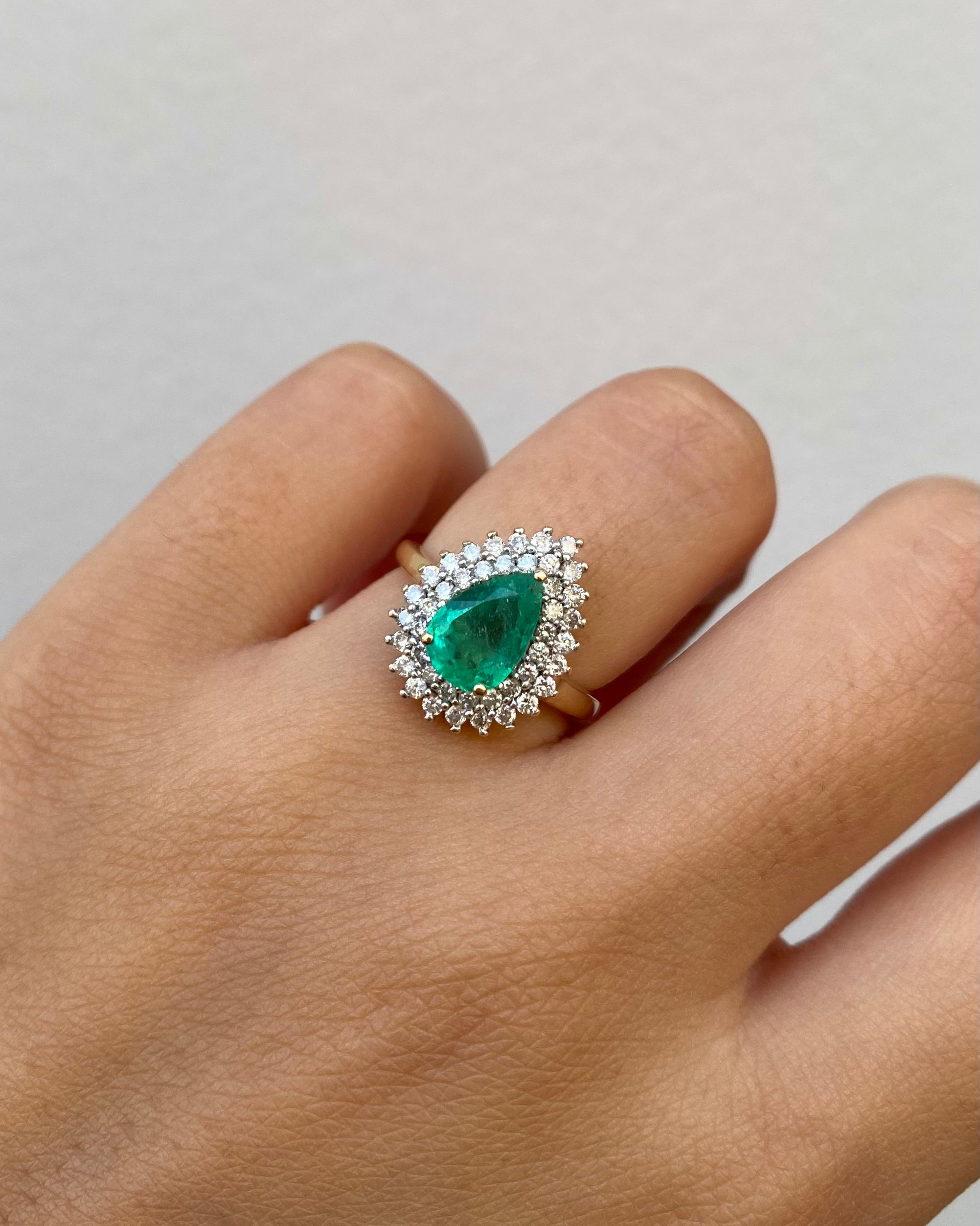Marguerite Emerald Ring 1.40 carat & 42 Diamonds "Boyanna"