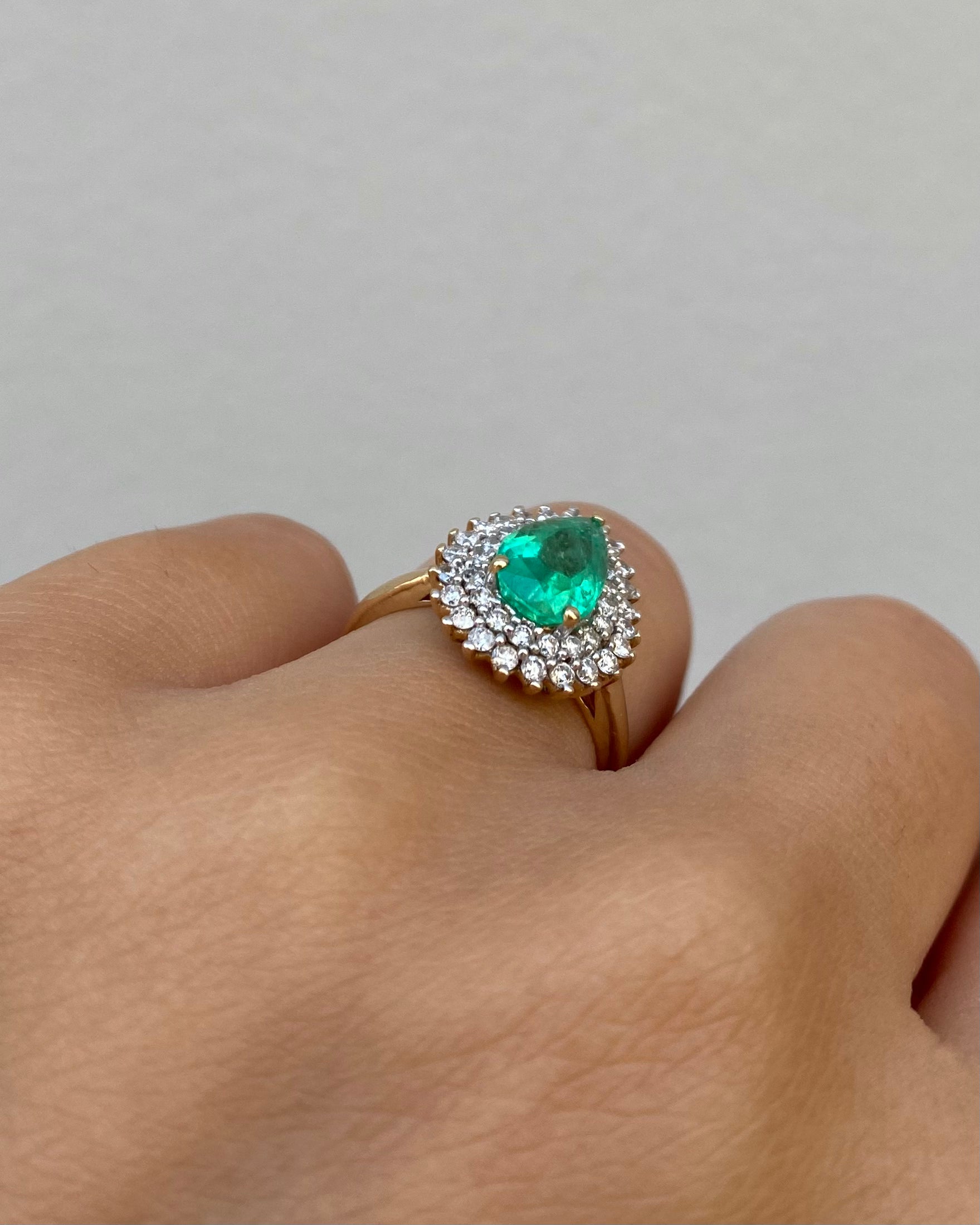 Marguerite Emerald Ring 1.40 carat & 42 Diamonds "Boyanna"