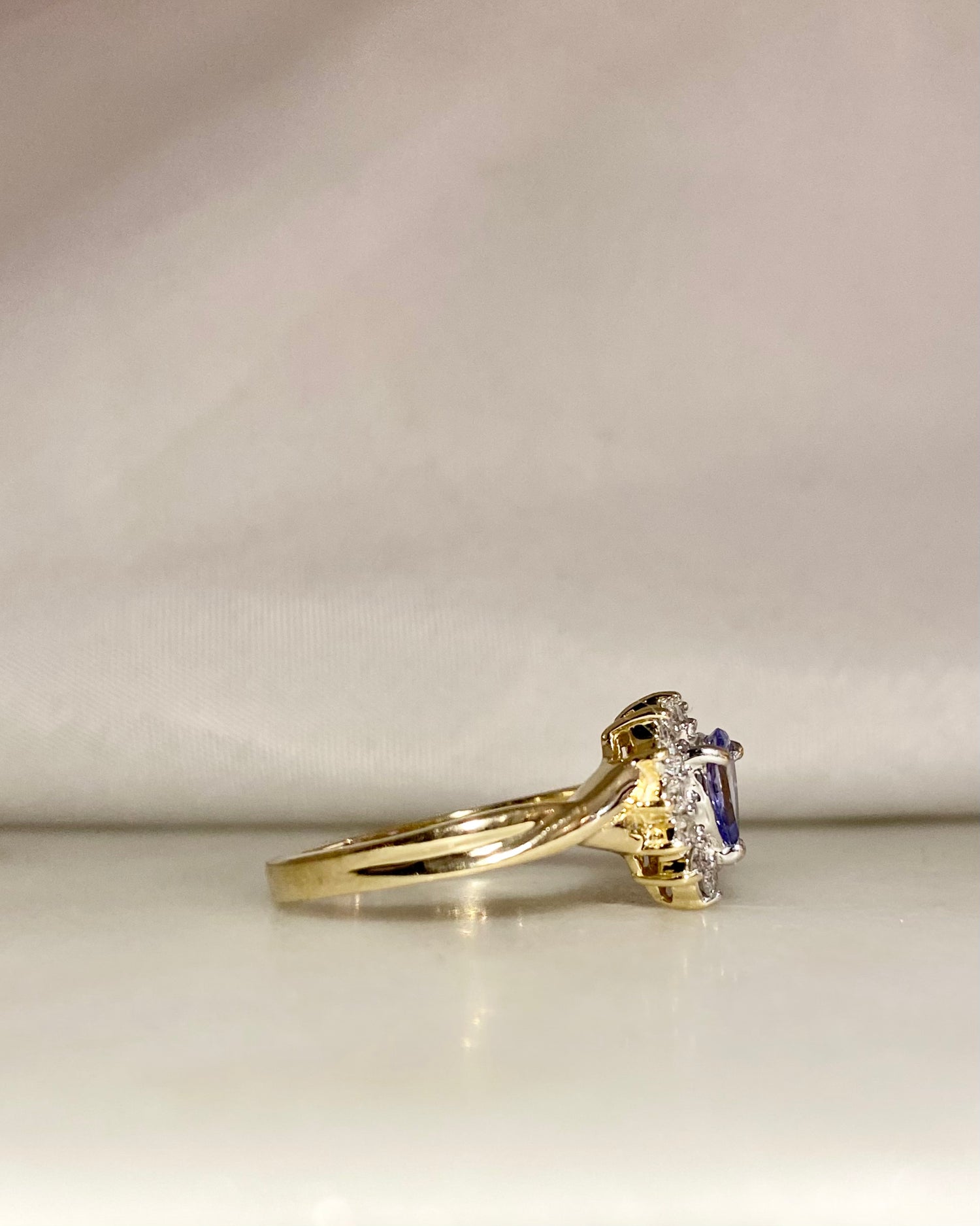 Bague Marguerite Tanzanite Taille Poire & Diamants "Avril"