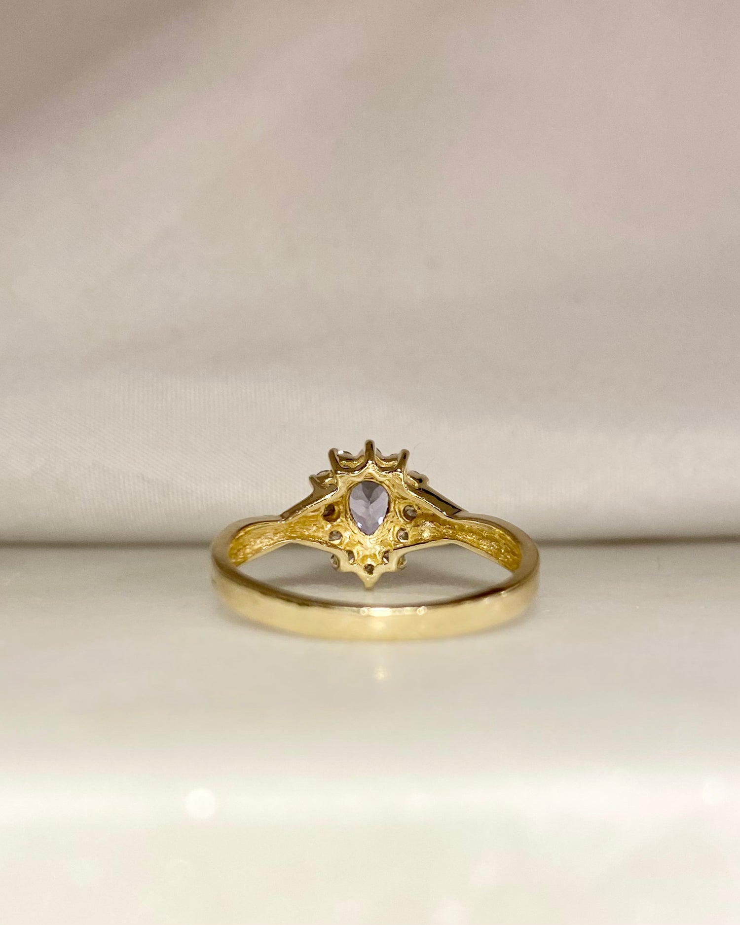 Bague Marguerite Tanzanite Taille Poire & Diamants "Avril"