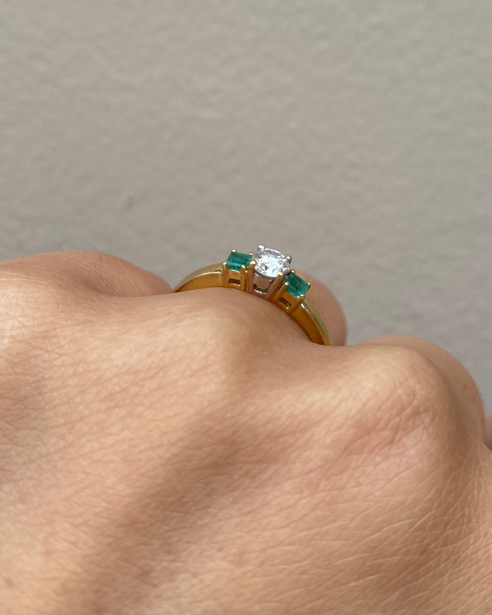 Bague Trilogie Diamant & Émeraudes "Naomie"