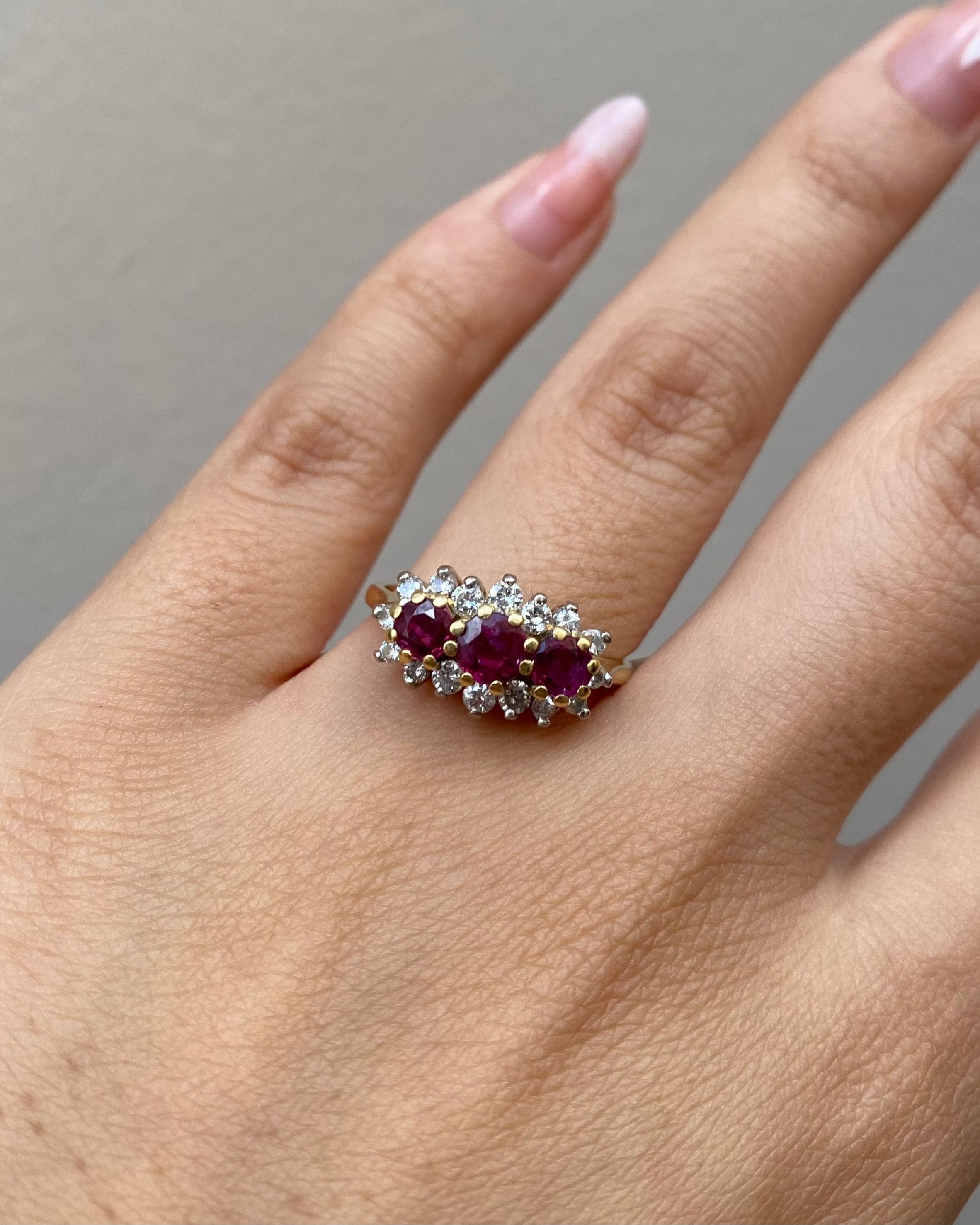 Bague Trilogie Rubis 0.85 carat & 16 Diamants "Samira"