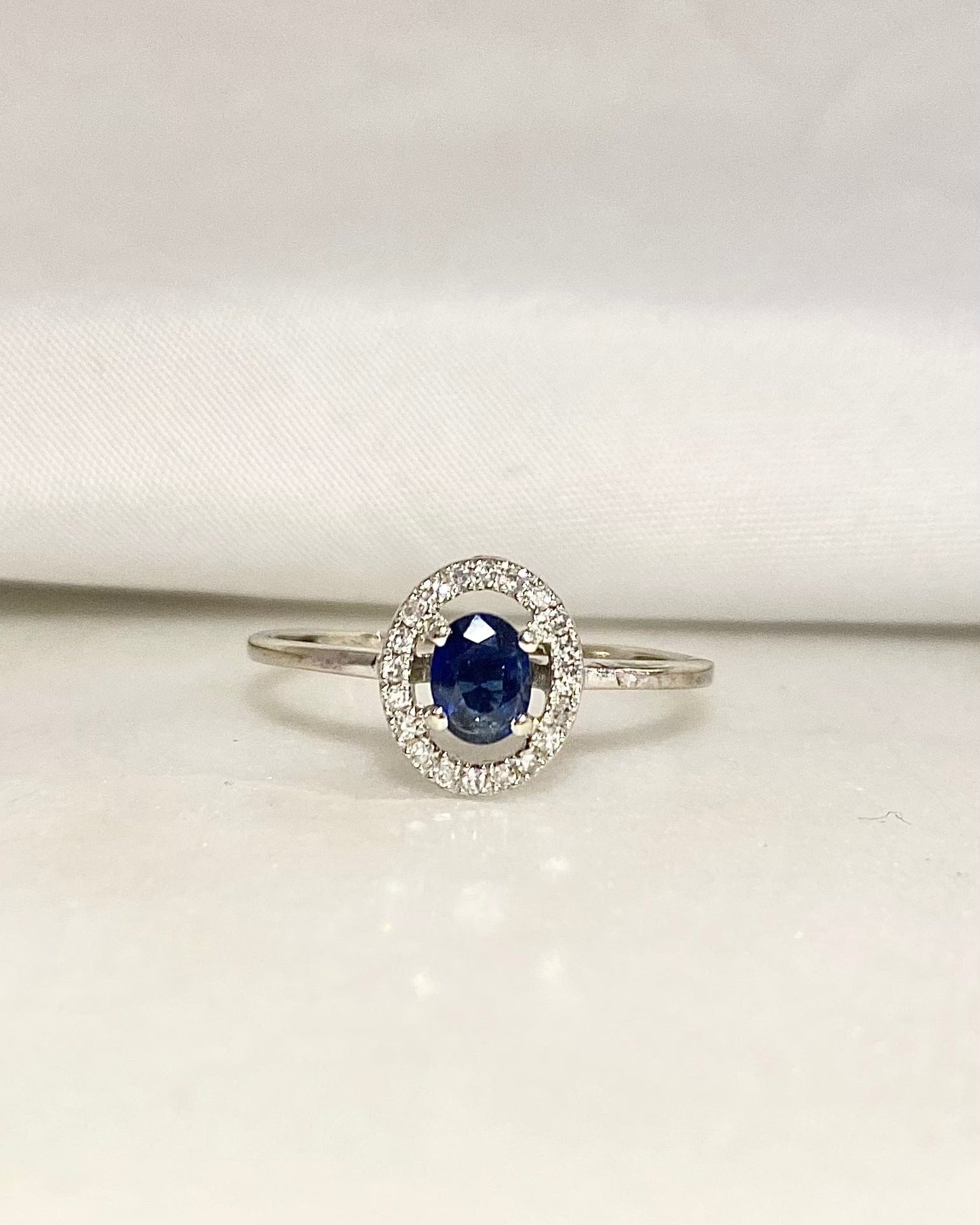 Bague Marguerite Saphir & 20 Diamants "Theresa" - Elliade Paris