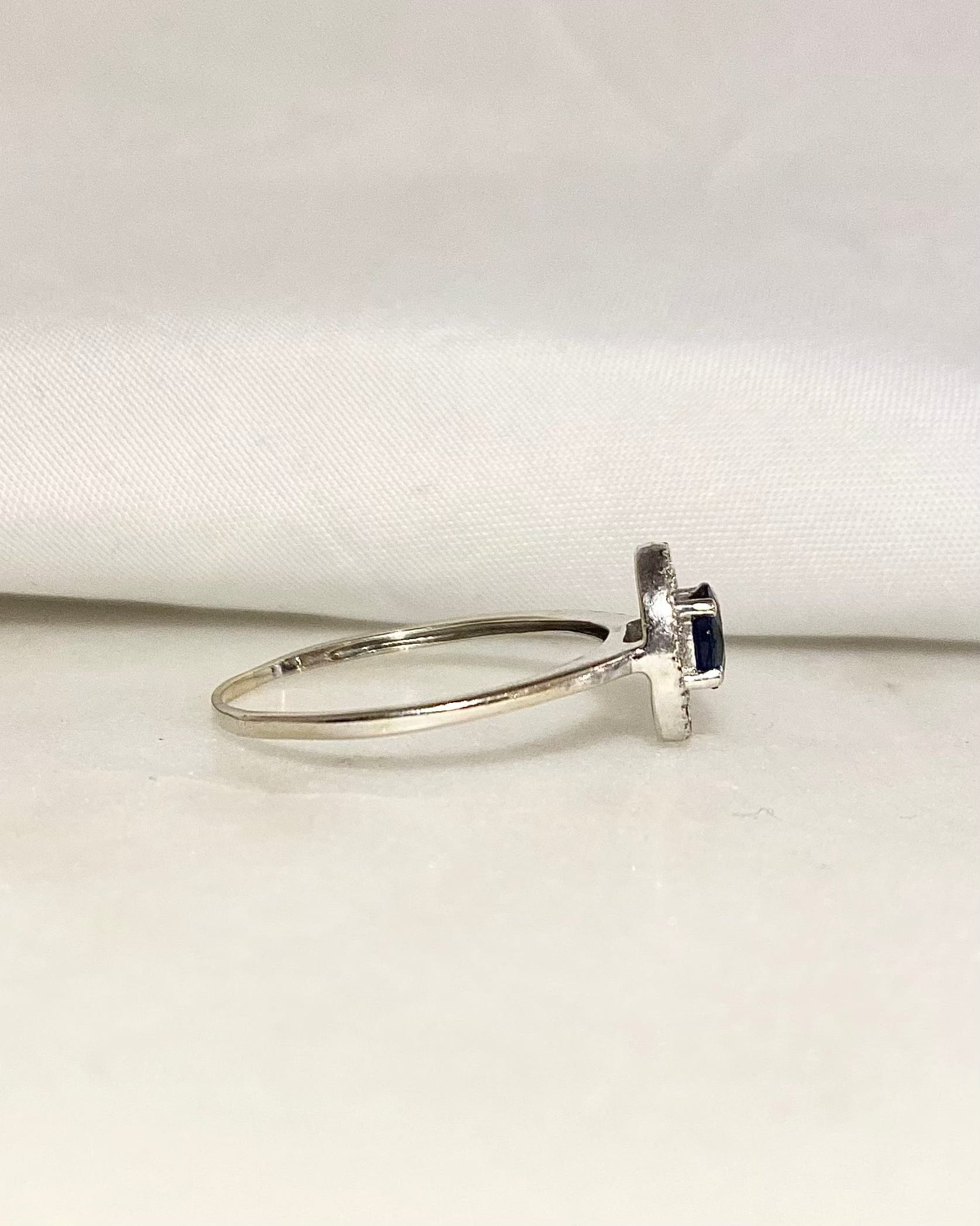 Bague Marguerite Saphir & 20 Diamants "Theresa" - Elliade Paris