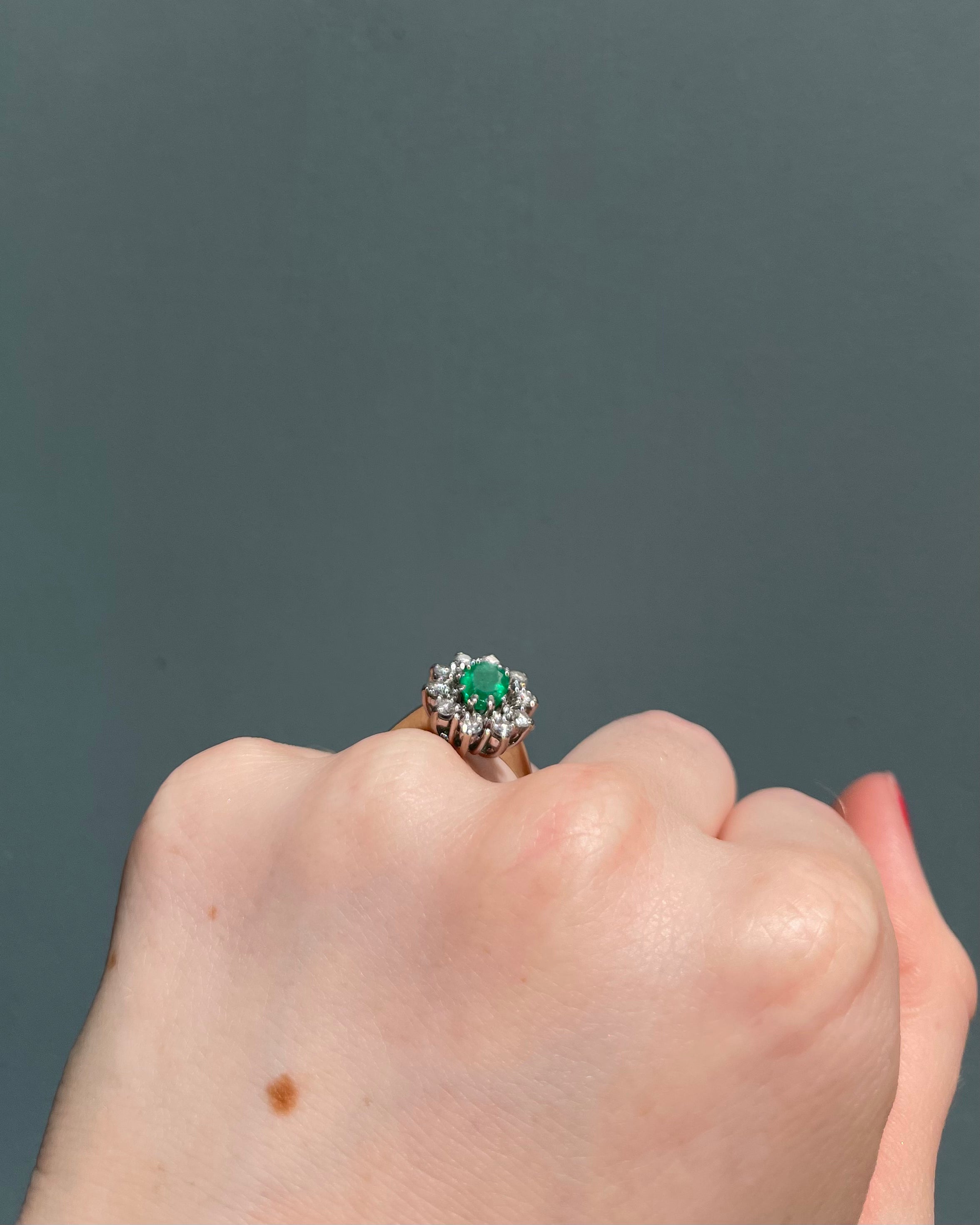 Bague Marguerite Émeraude 0.71 carat et Diamants "Carolia"