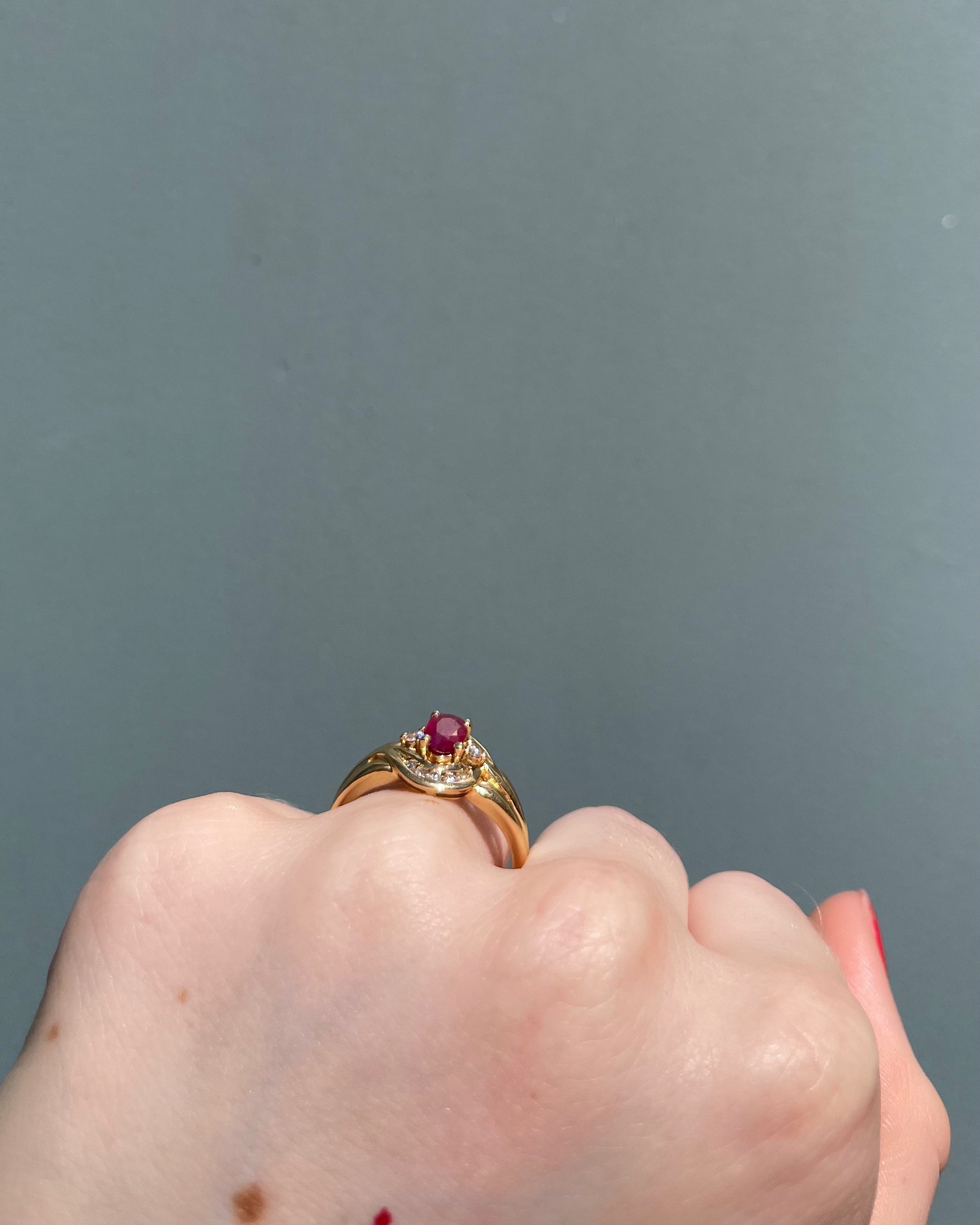 Bague Tourbillon Style Art-Déco Rubis 0.80 carat et Diamants "Nolinea"