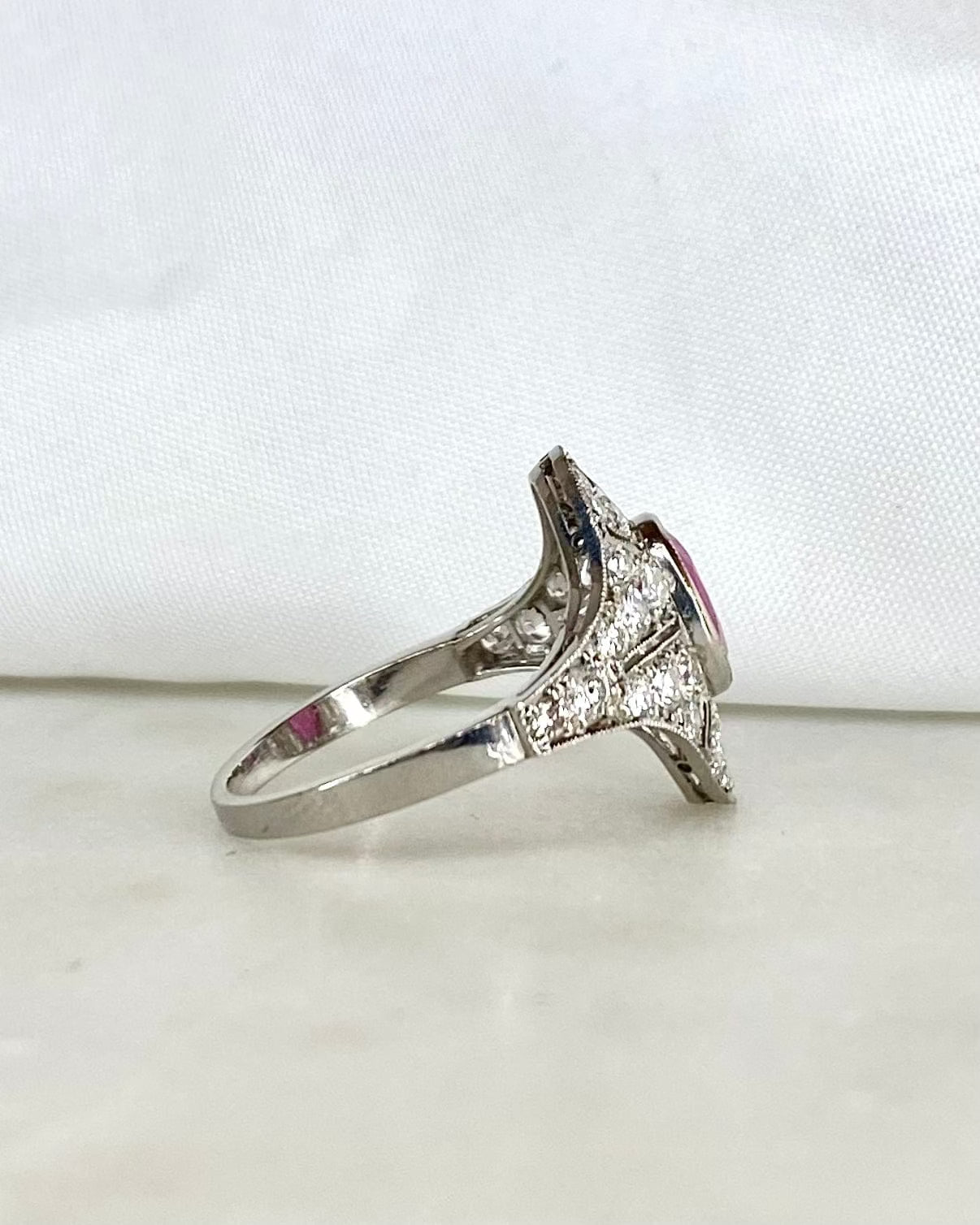 Bague Style Art Déco Rubis 0.67 carat & Diamants 0.56 carat "Olympe"