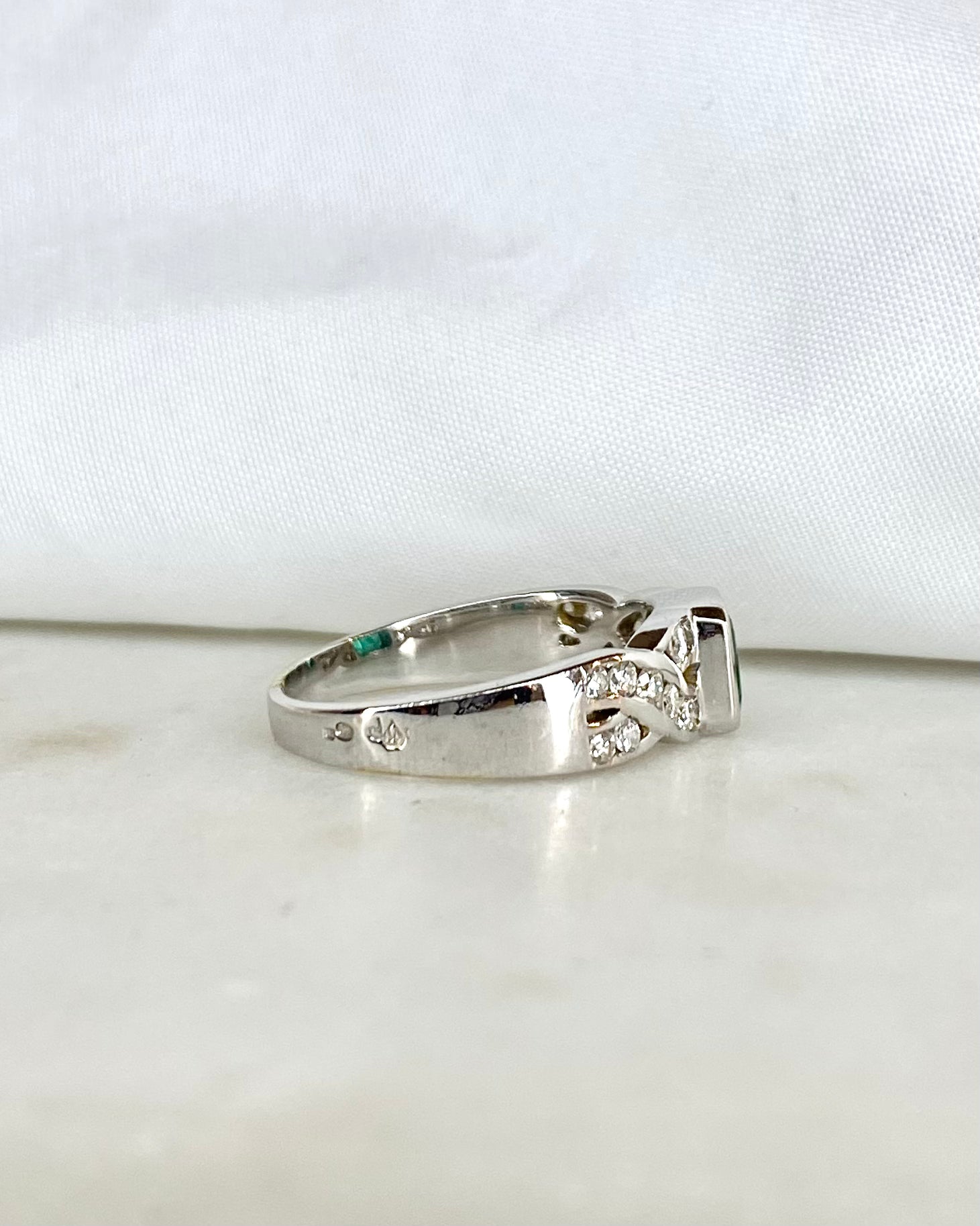 Bague Jonc Émeraude 0.63 carat & Diamants "Tiphaine"