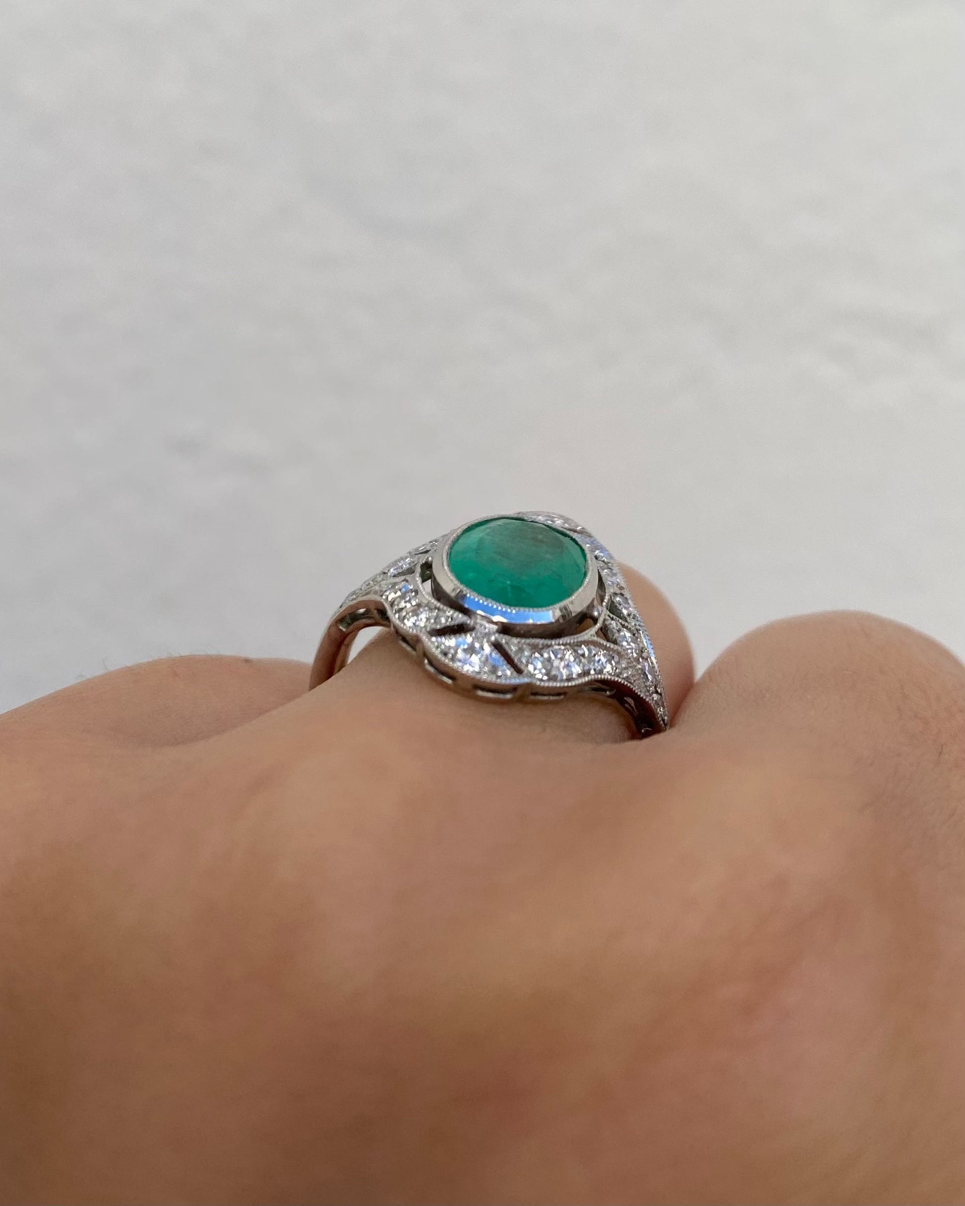 Bague Style Art Déco Émeraude 2.30 carats & Diamants "Fiona"