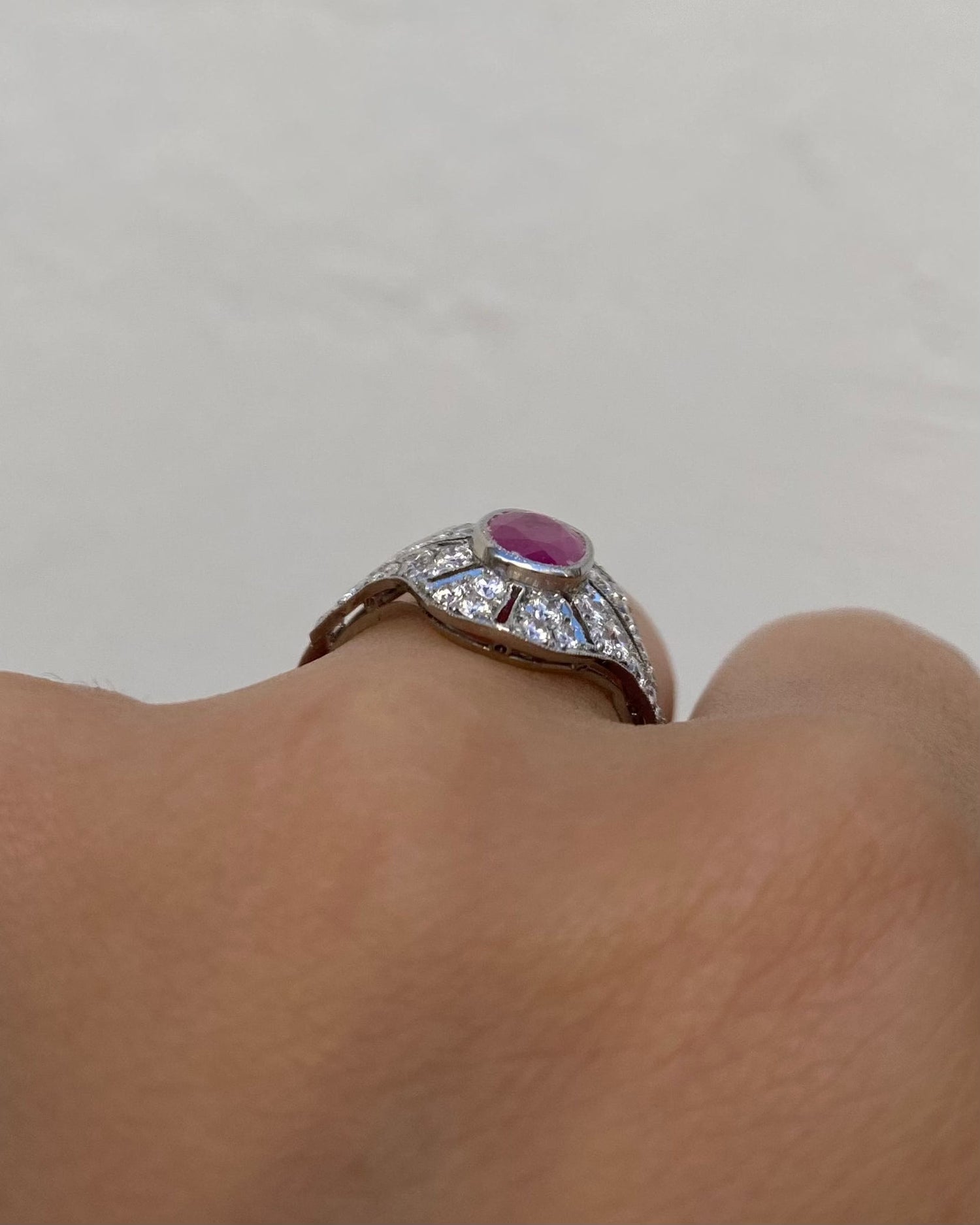 Bague Style Art Déco Rubis 0.67 carat & Diamants 0.56 carat "Olympe"