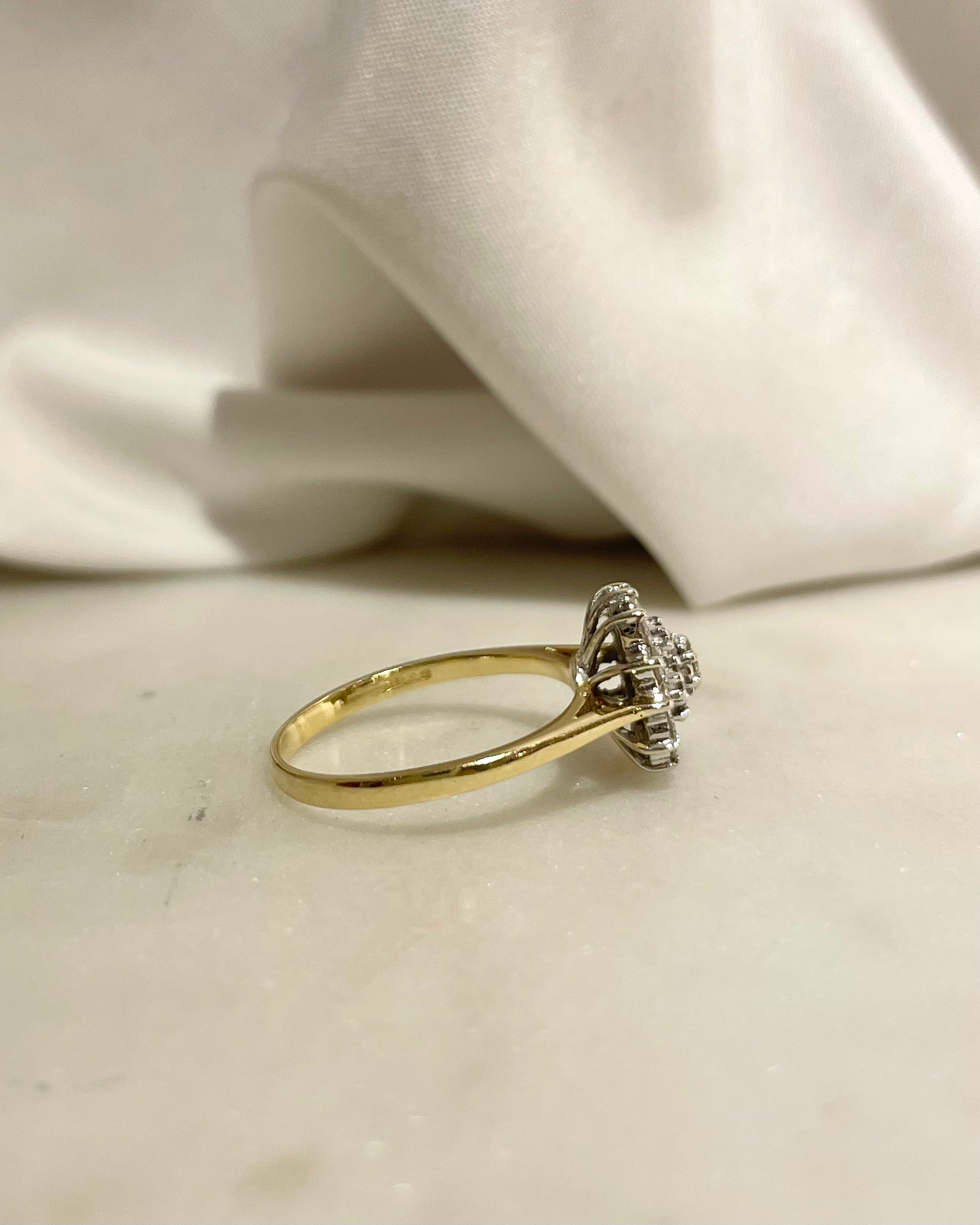 Anillo Margarita Diamantes 0.47 quilates "Cecilia"