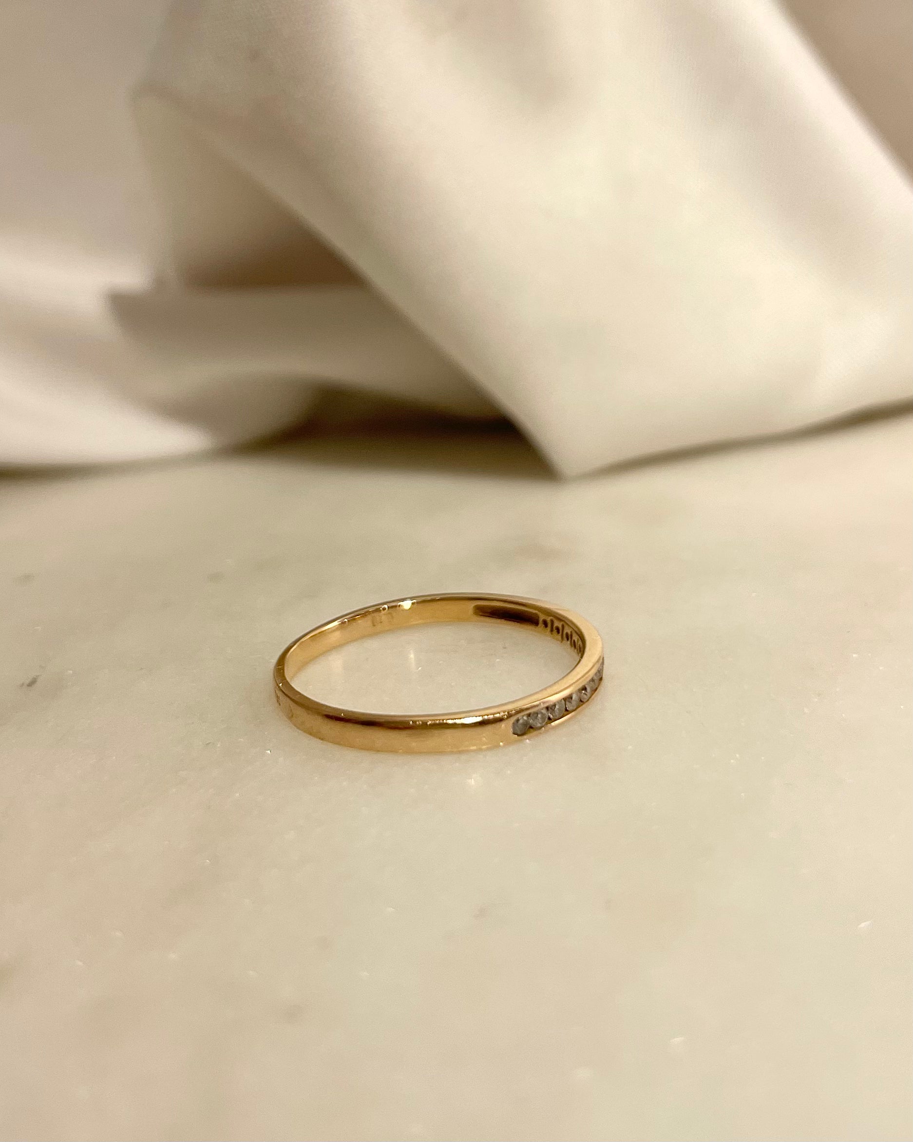 Alianza Demi Diamantes 0.10 quilates "Ludovica”