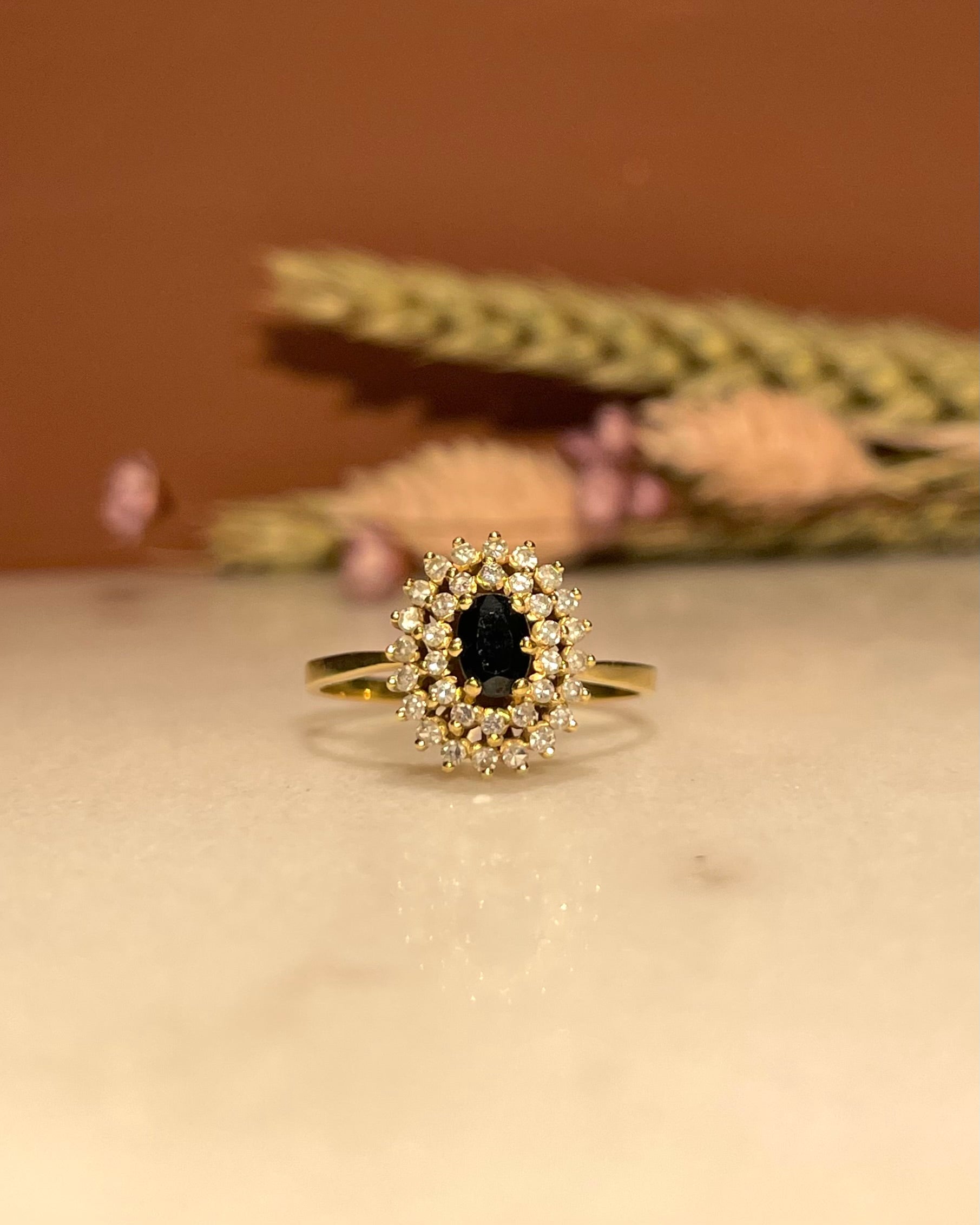 Anillo de zafiro margarita de 0,60 quilates y diamantes "María José"