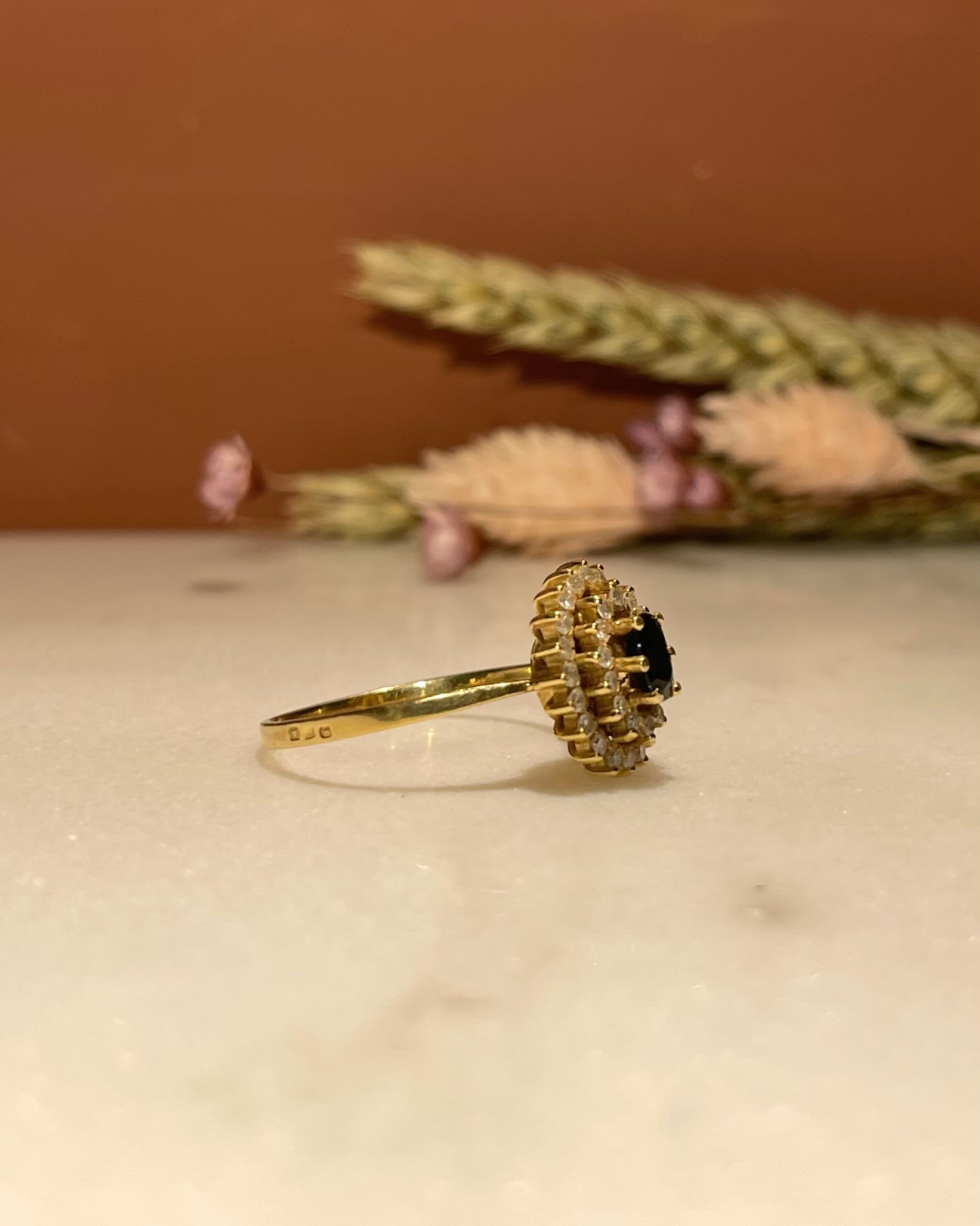 Anillo de zafiro margarita de 0,60 quilates y diamantes "María José"