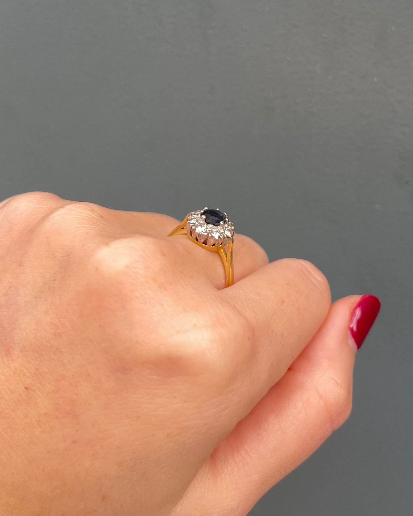 Anillo Margarita con Zafiros y Diamantes "Maguelonne"