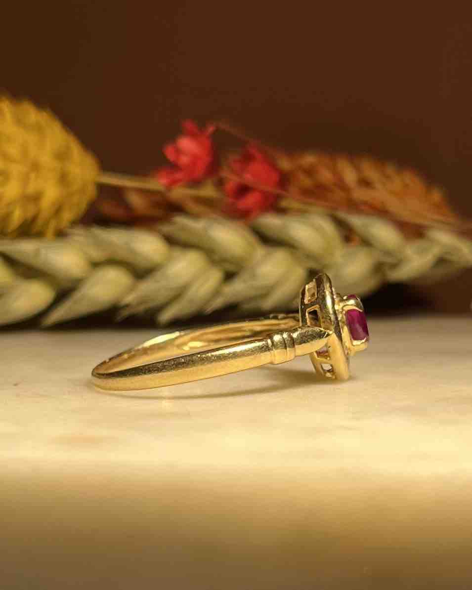 Anillo de rubí y diamantes estilo art déco "Lucy"