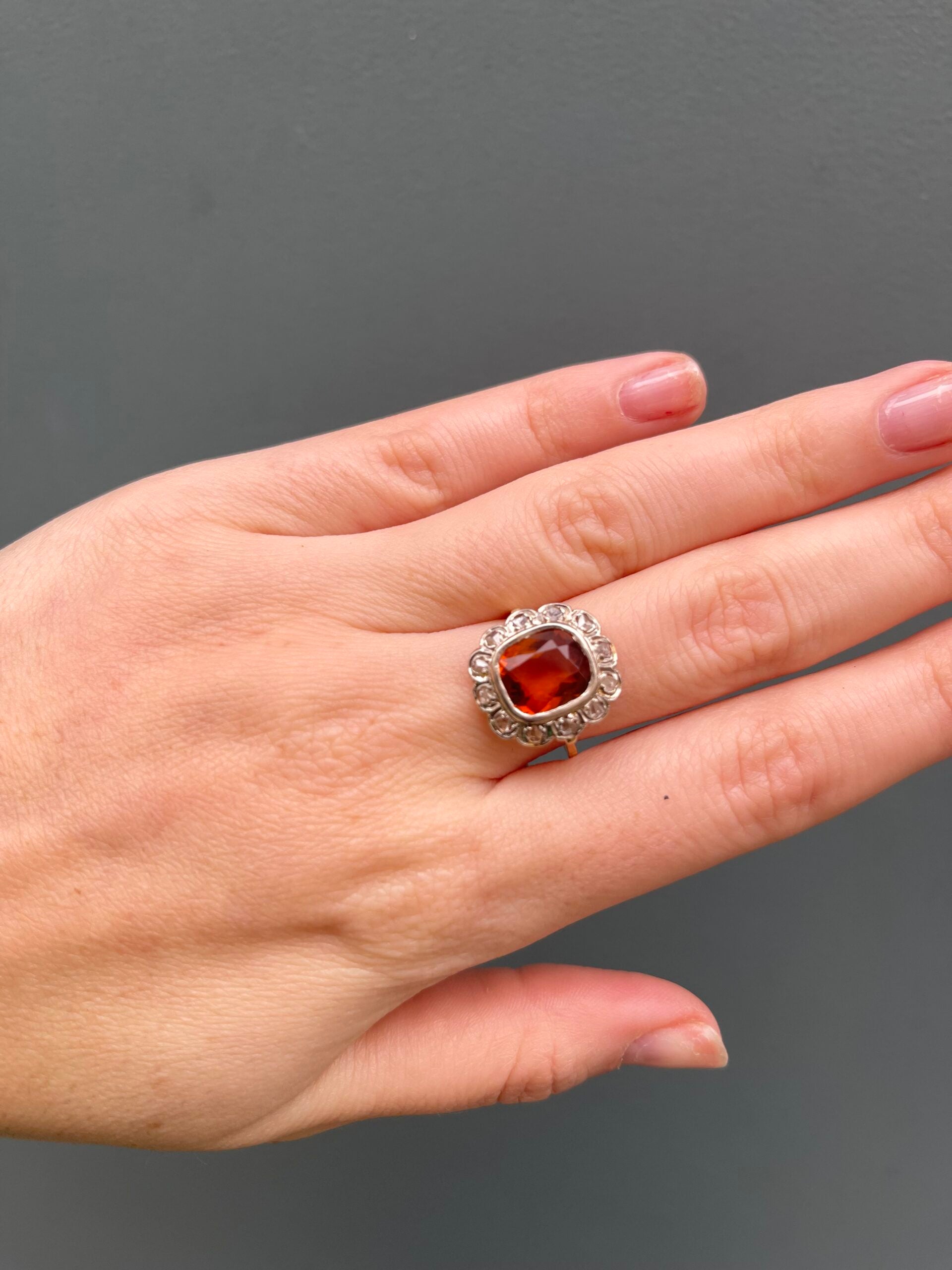 Bague Art-Déco Citrine 2.50 Carats & 12 Diamants "Meryl"