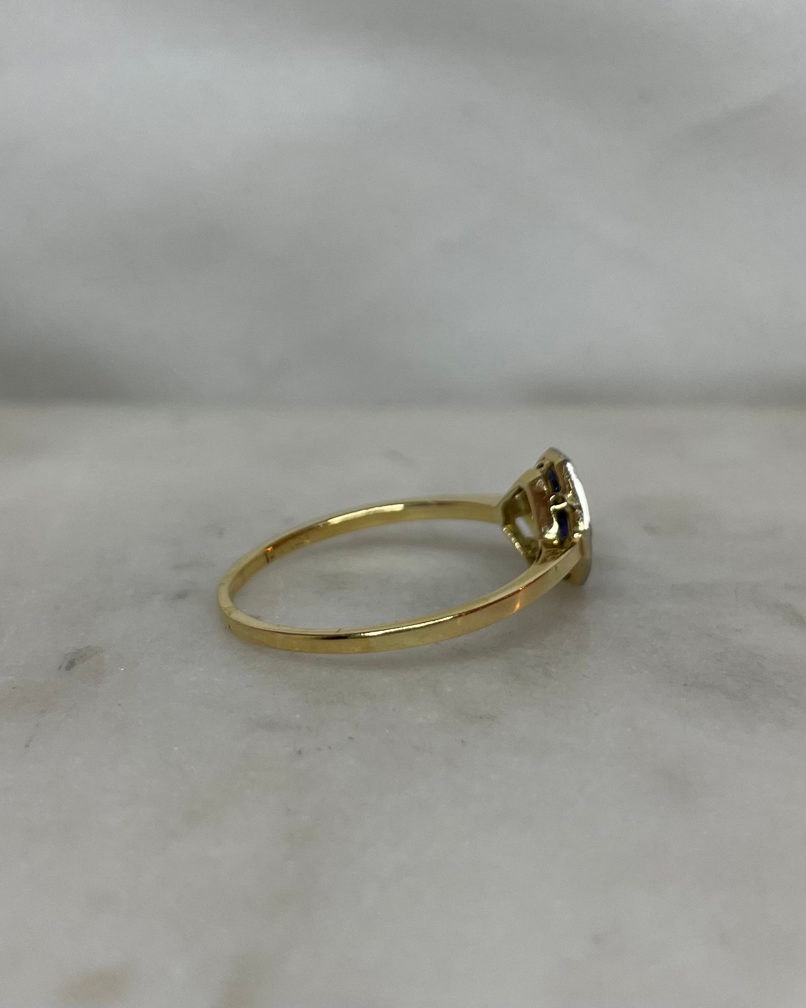 Anillo Art Déco Zafiros 0.24 quilates y Diamantes “Lazarelle”