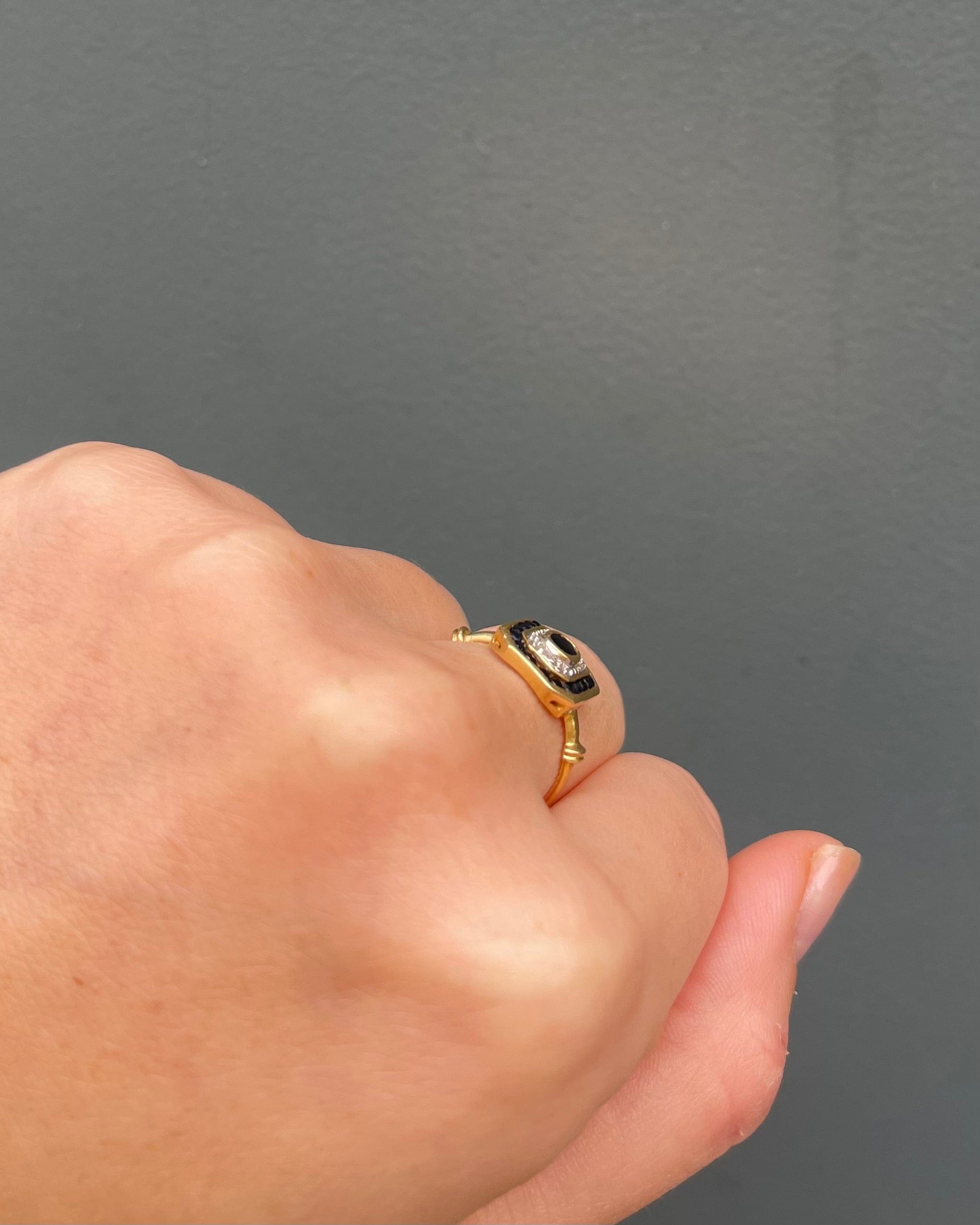 Anillo de zafiro y diamantes estilo art déco "Wanda"