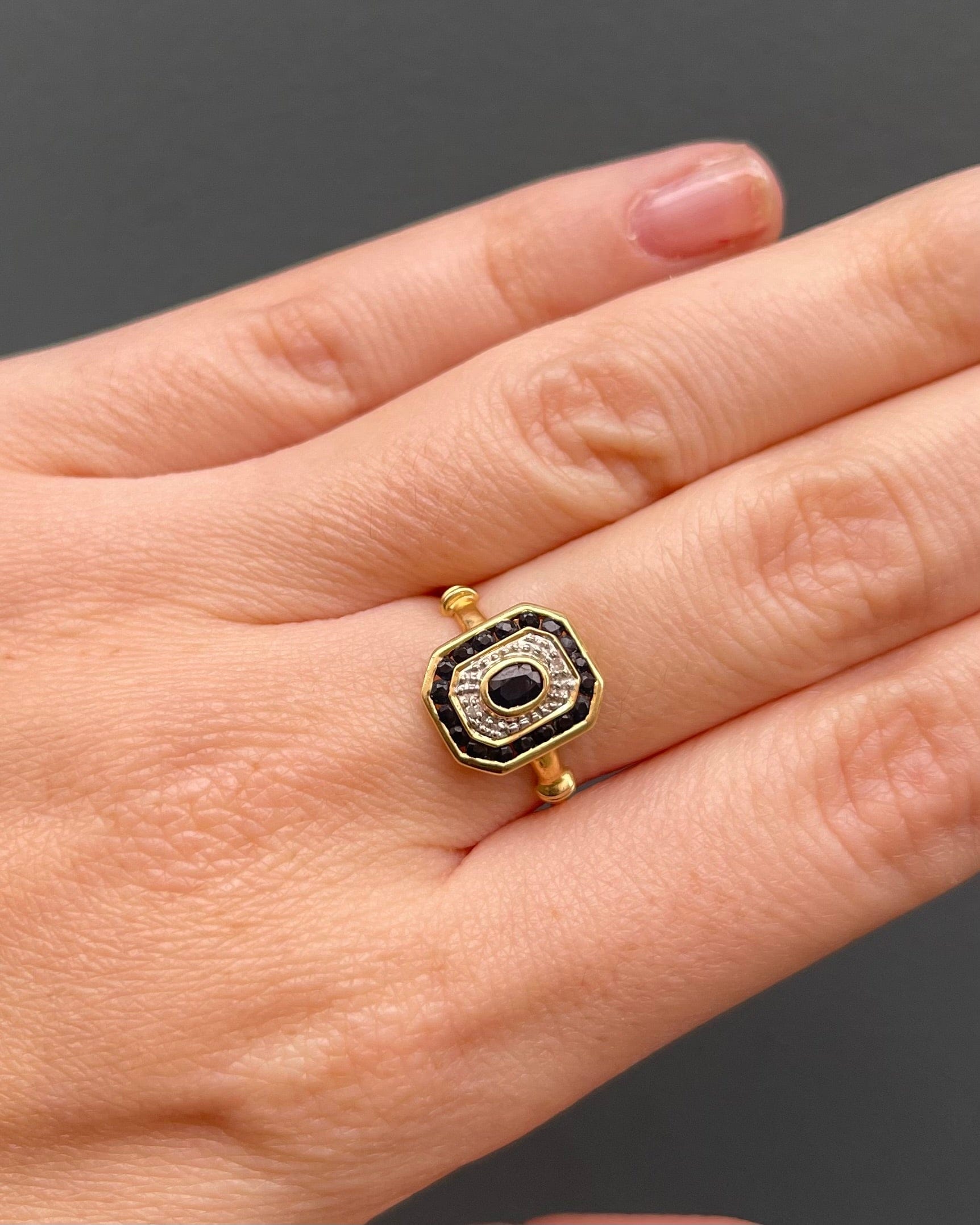 Anillo de zafiro y diamantes estilo art déco "Wanda"