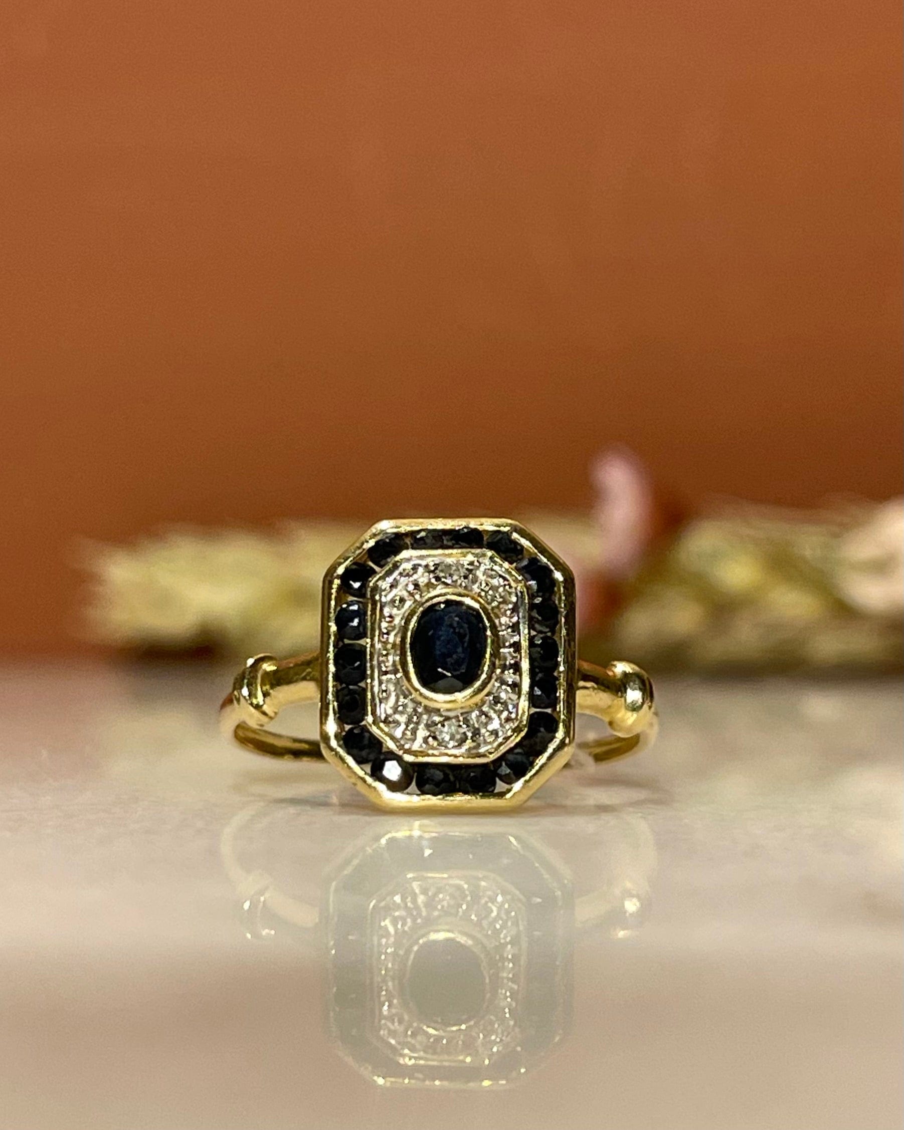 Anillo de zafiro y diamantes estilo art déco "Wanda"