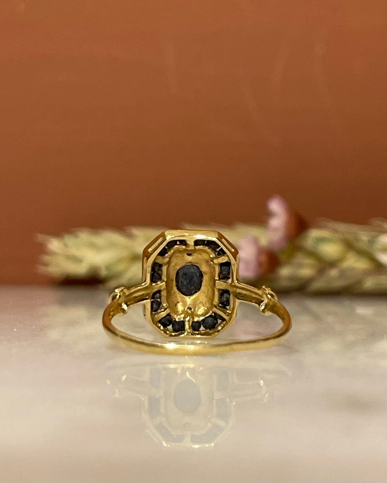 Anillo de zafiro y diamantes estilo art déco "Wanda"