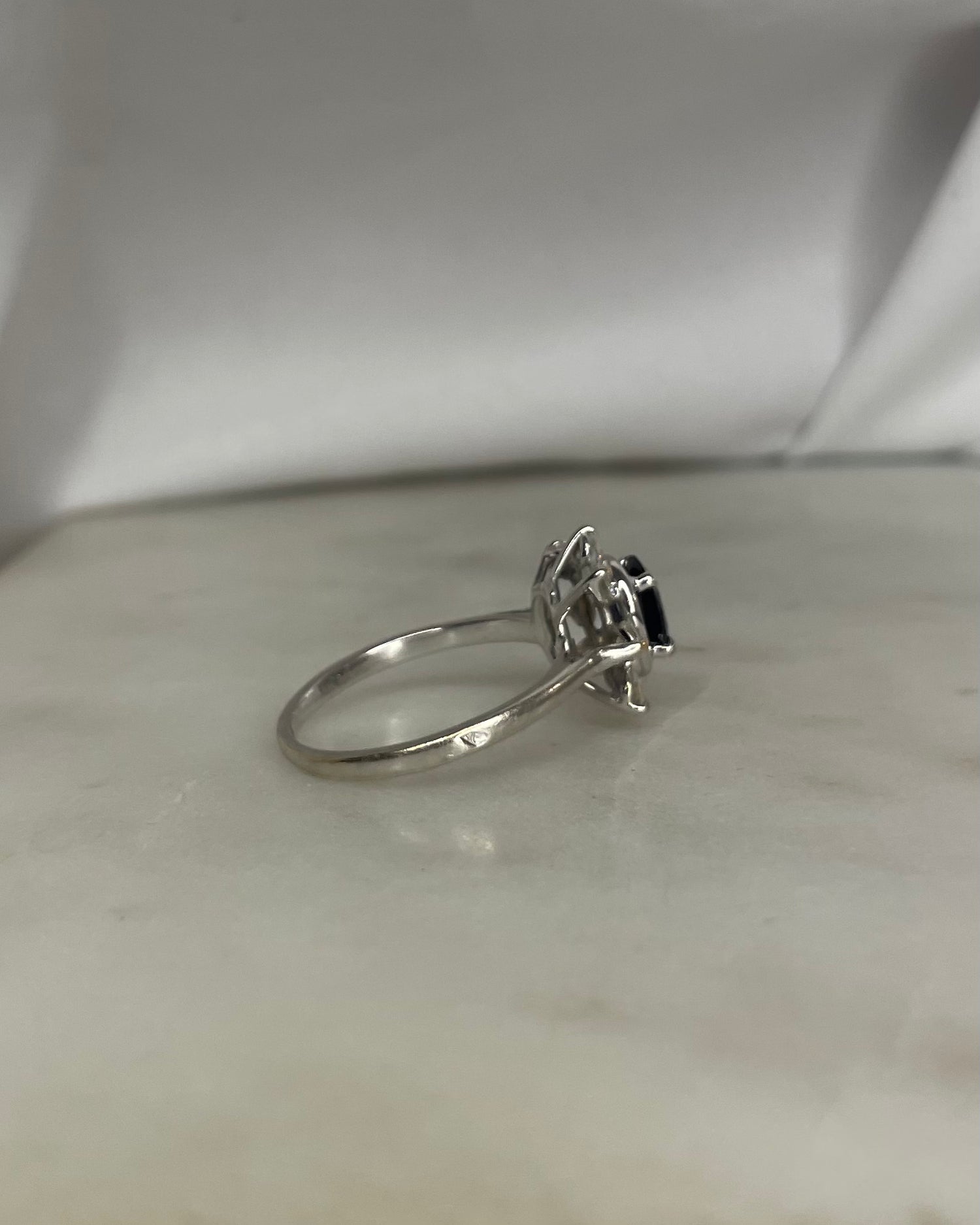 Bague Marguerite Saphir 0.90 carat & Diamants “Anastasie”