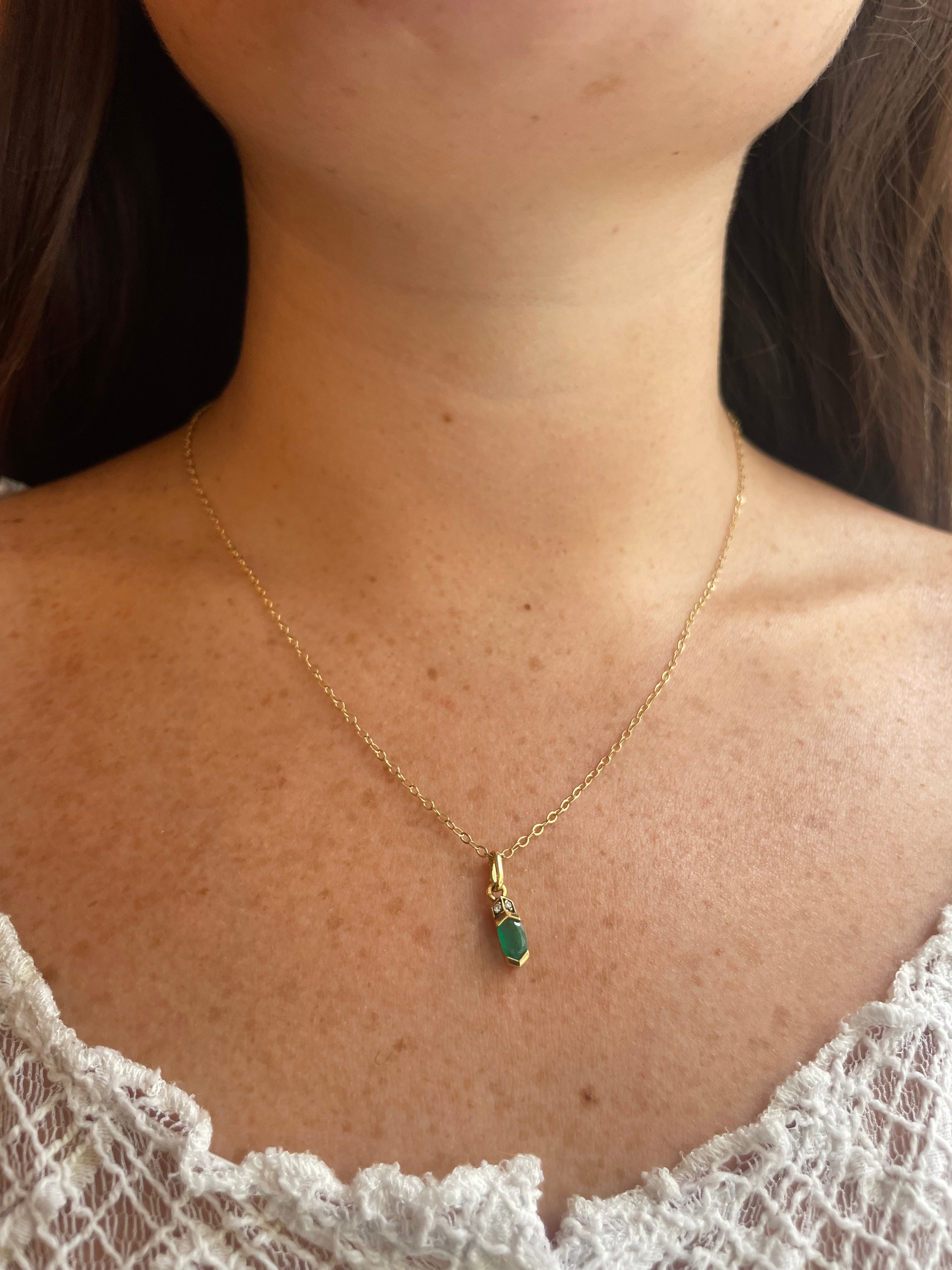 Colgante Esmeralda 0.30 quilates y Diamantes “Édène”