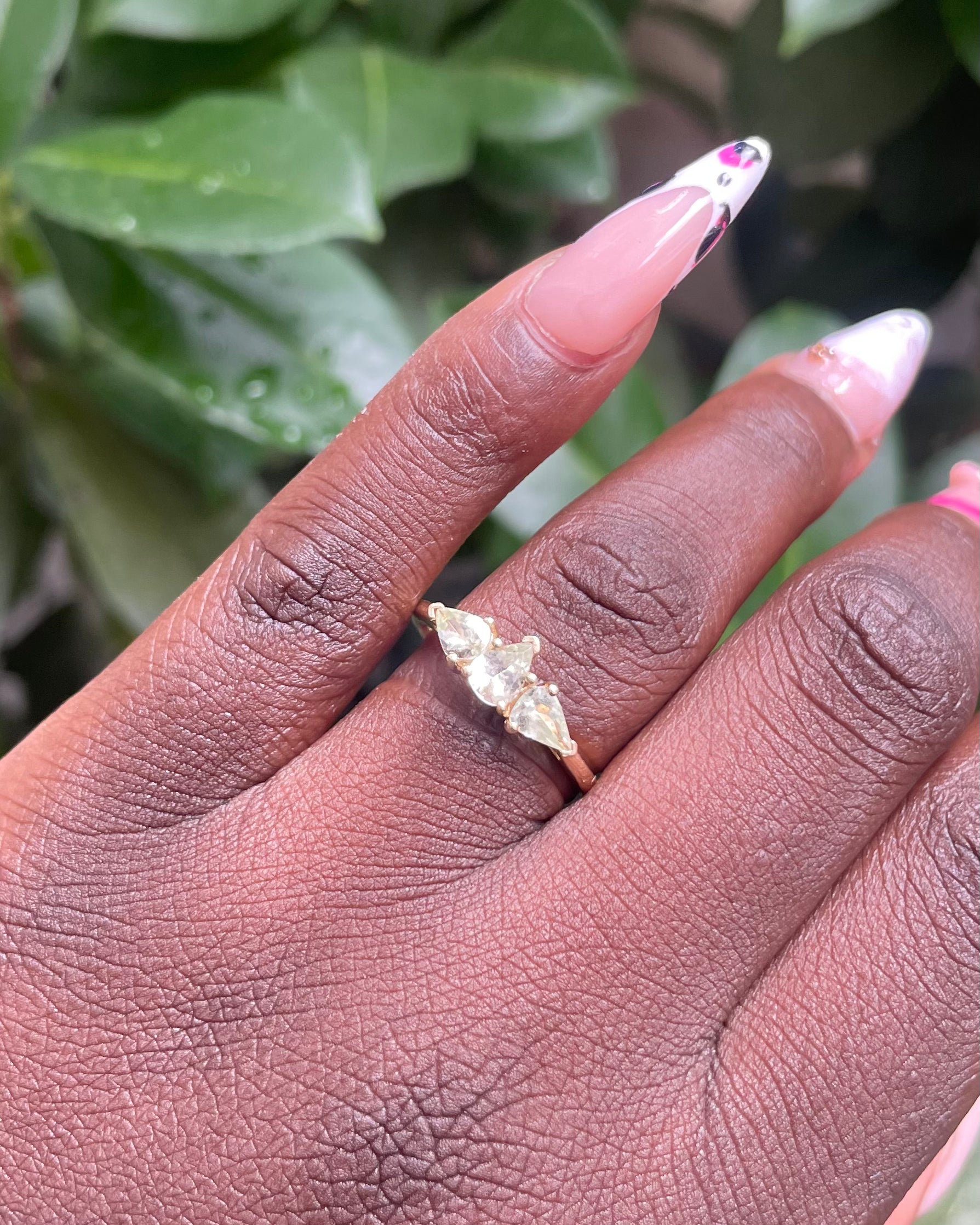 Bague Trilogie Taille Poire Grenat Vert 1.30 carat “Velma”