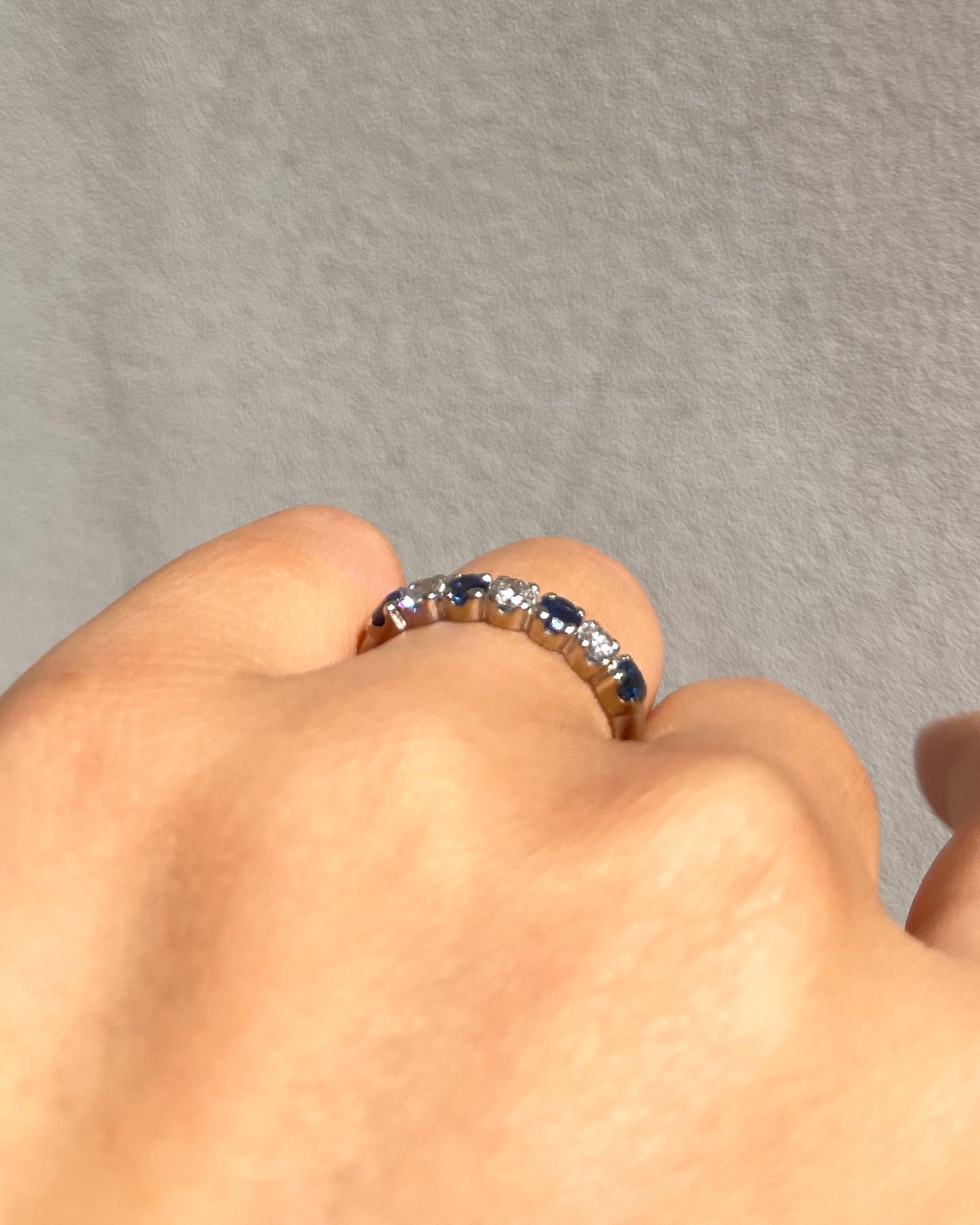 Bague Demi-Alliance Saphirs & Diamants "Olina"