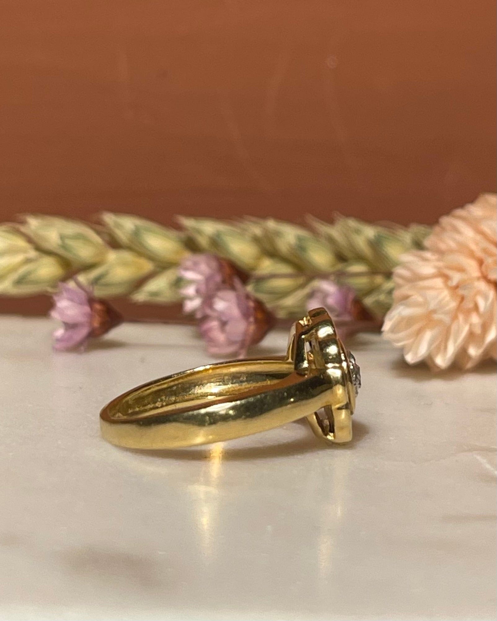 Anillo de flor de rubí y diamantes "Vedrana"