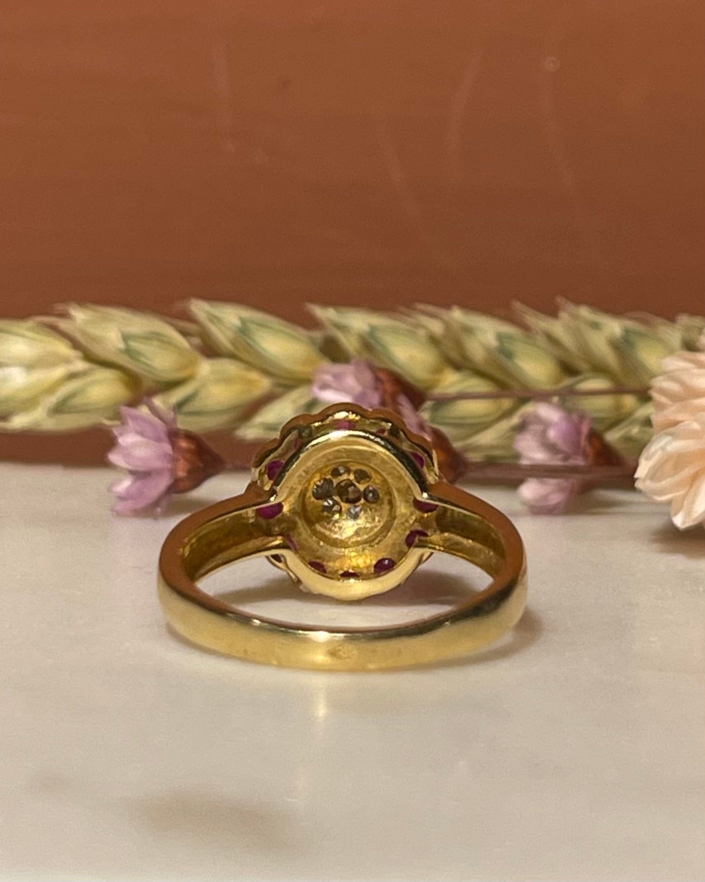 Anillo de flor de rubí y diamantes "Vedrana"
