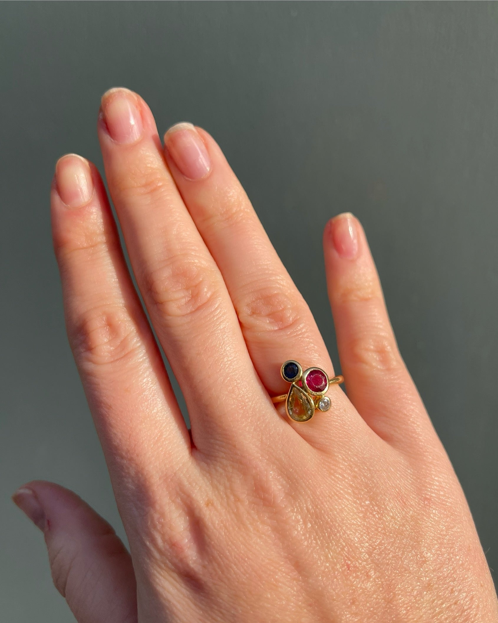 Bague Saphirs Bleu et Jaune, Rubis & Diamant "Miro"