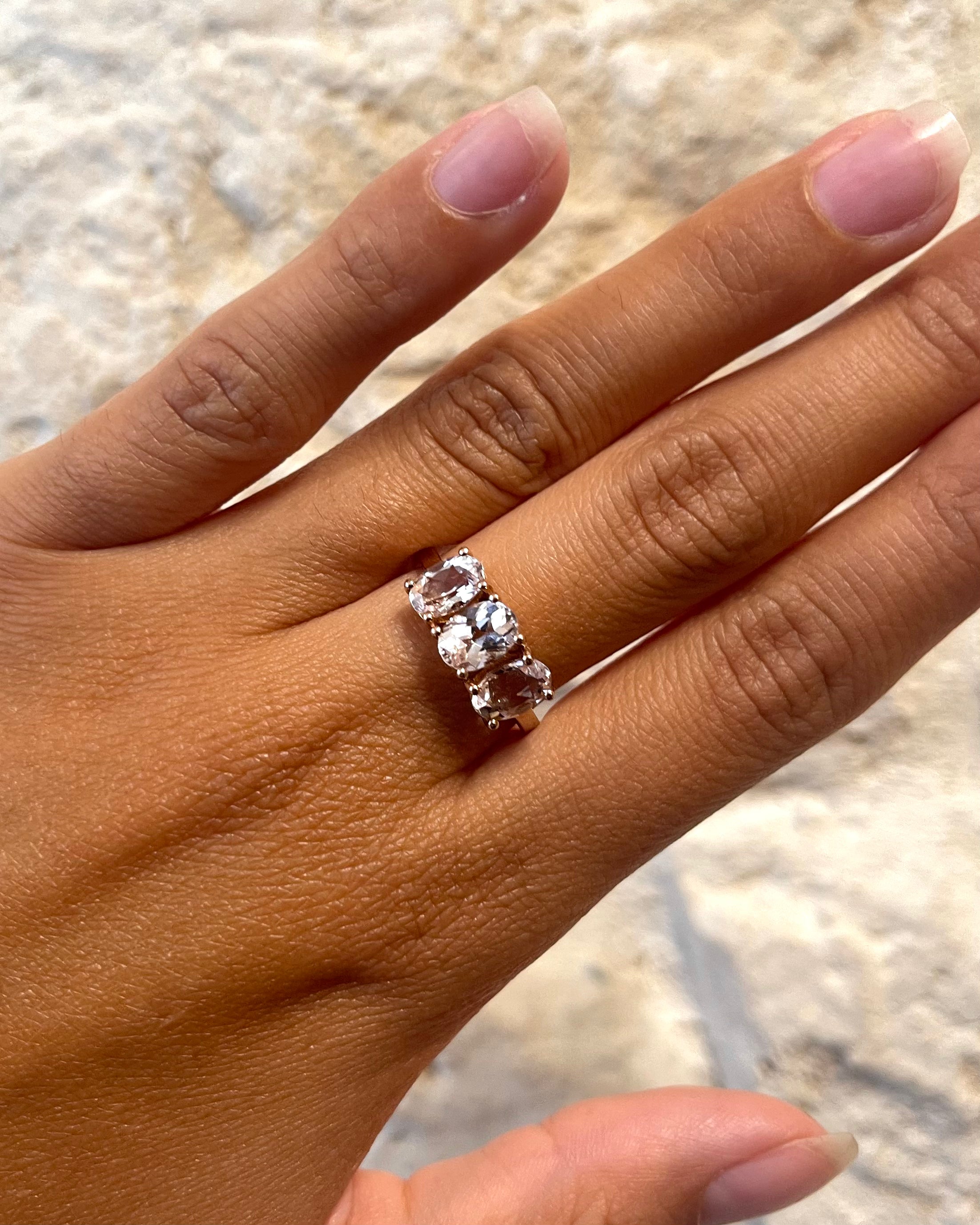 Anillo Trilogía Morganita 2.66 quilates "Olina"