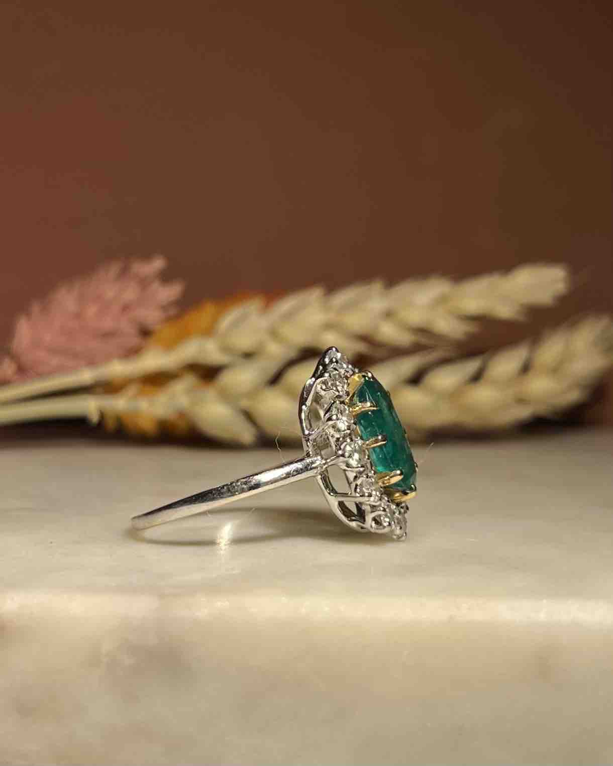 Bague Marguerite Émeraude et Diamants "Cassie"